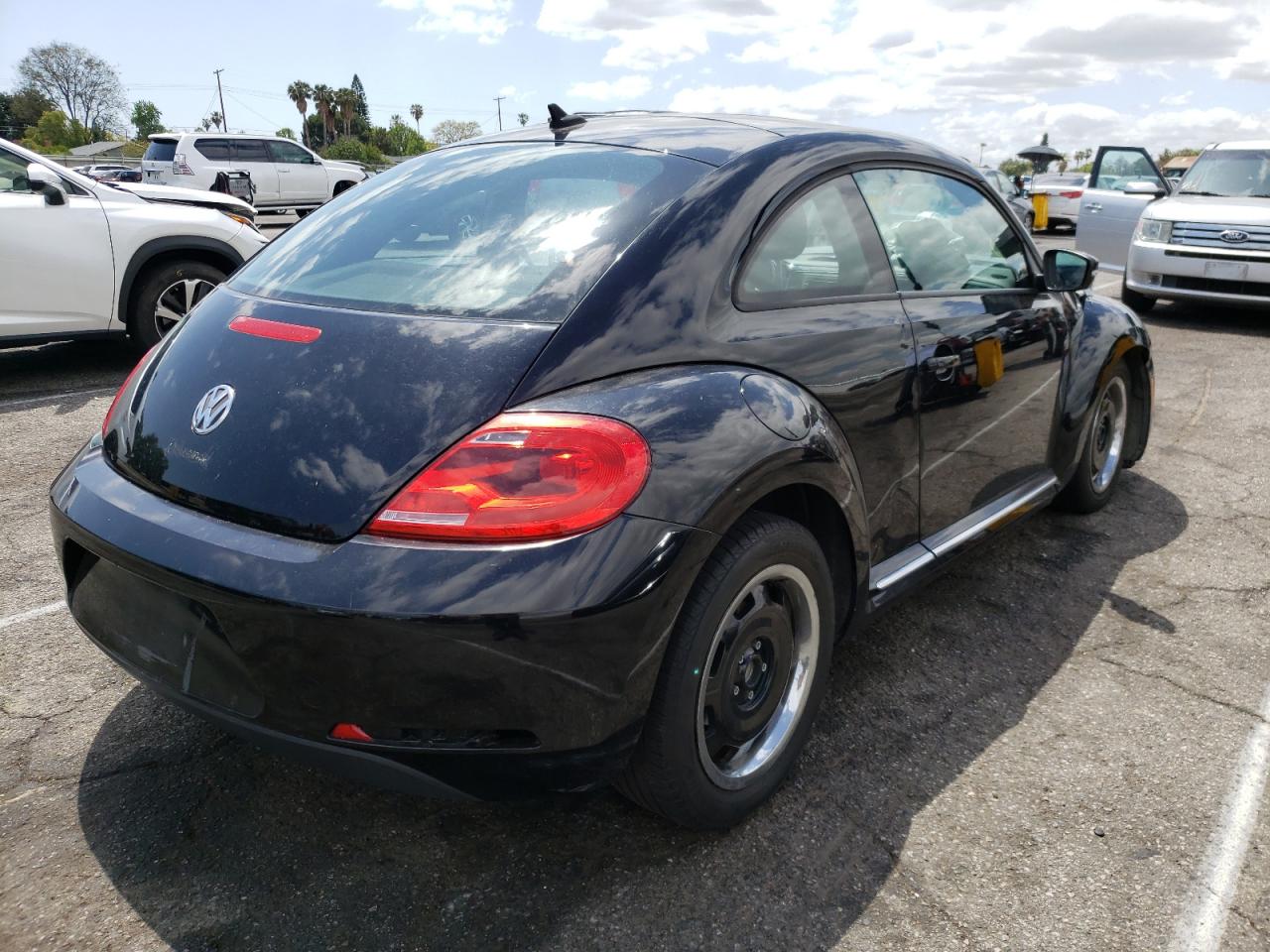 Photo 4 from auction – 2012 VOLKSWAGEN BEETLE with VIN 3VWJP7AT3CM646875