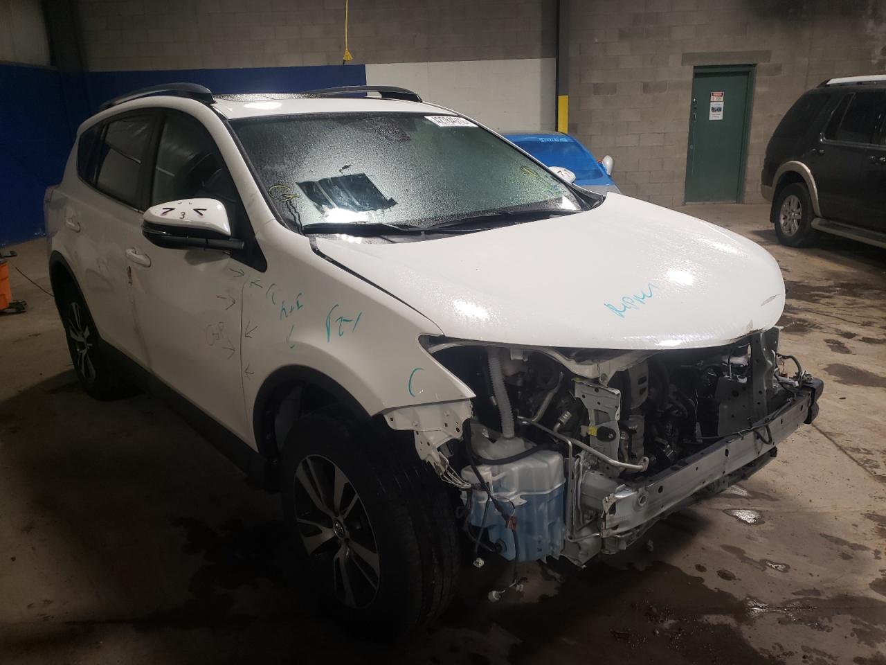 TOYOTA RAV4 XLE 2017 with VIN JTMRFREV2HJ702907 - Photo from auction