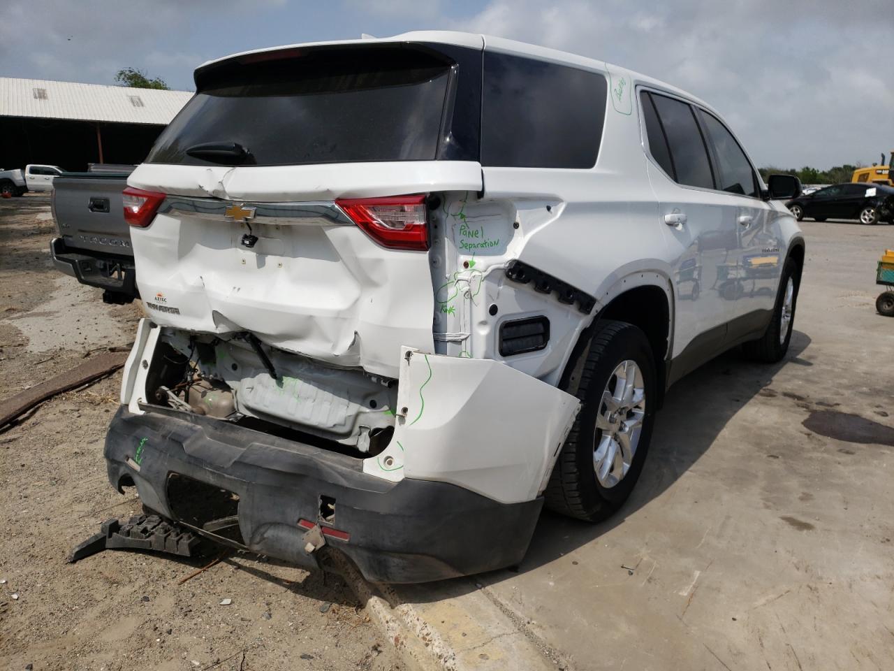 Photo 4 from auction – 2018 CHEVROLET TRAVERSE L with VIN 1GNERFKW8JJ257507