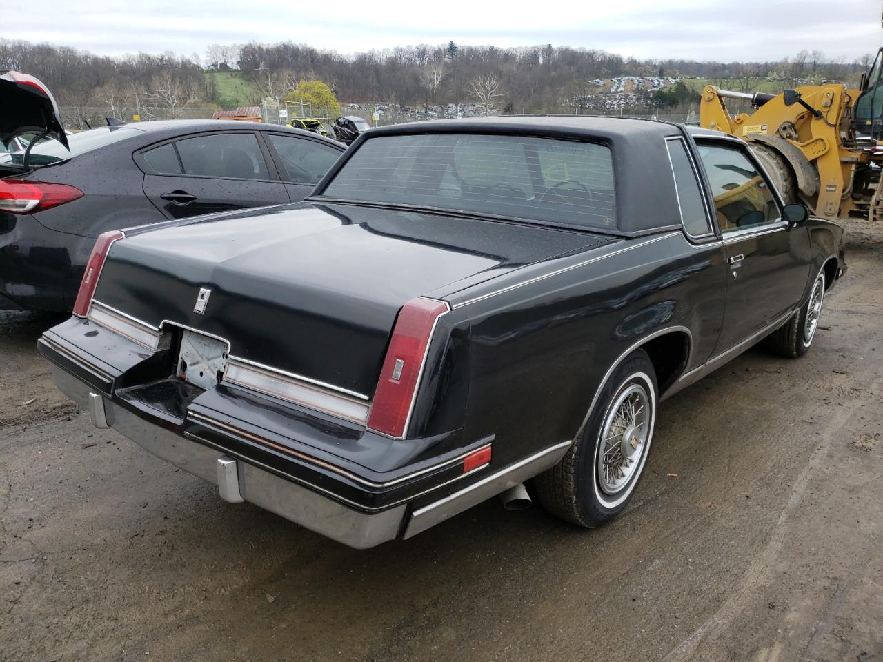 Photo 4 from auction – 1985 OLDSMOBILE CUTLASS SU with VIN 1G3GM47Y4FP343979