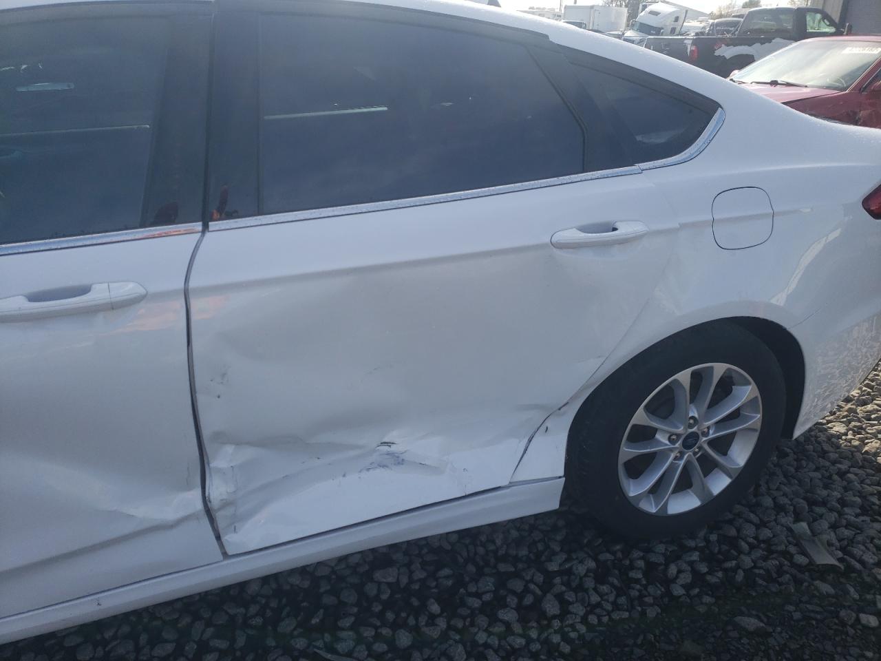 Photo 9 from auction – 2019 FORD FUSION SE with VIN 3FA6P0HD2KR238955