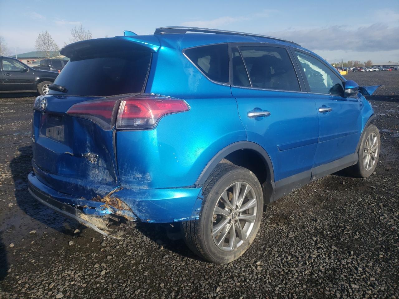 Photo 4 from auction – 2017 TOYOTA RAV4 LIMIT with VIN 2T3DFREVXHW543727