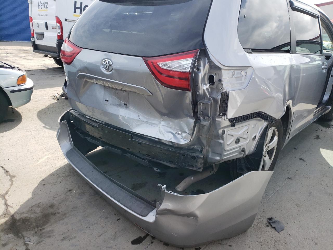 Photo 9 from auction – 2015 TOYOTA SIENNA LE with VIN 5TDKK3DC1FS583189