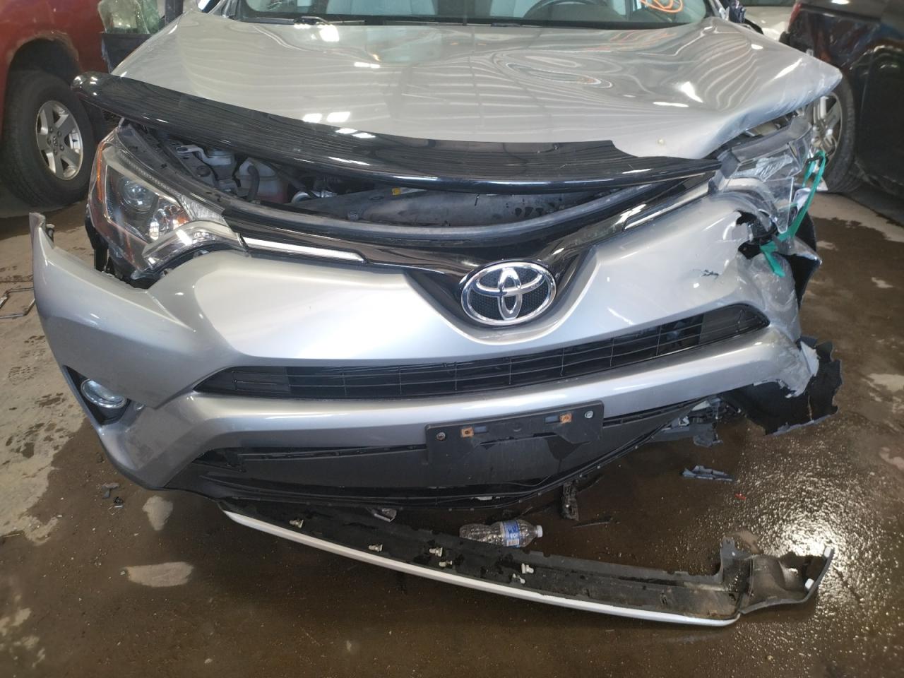 Photo 9 from auction – 2016 TOYOTA RAV4 XLE with VIN 2T3RFREV2GW534668