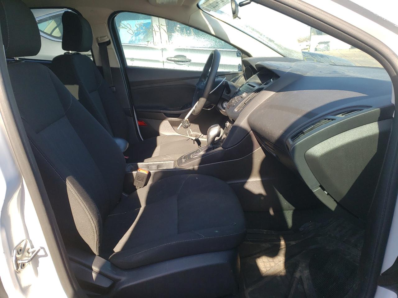 Photo 5 from auction – 2016 FORD FOCUS SE with VIN 1FADP3F26GL214092