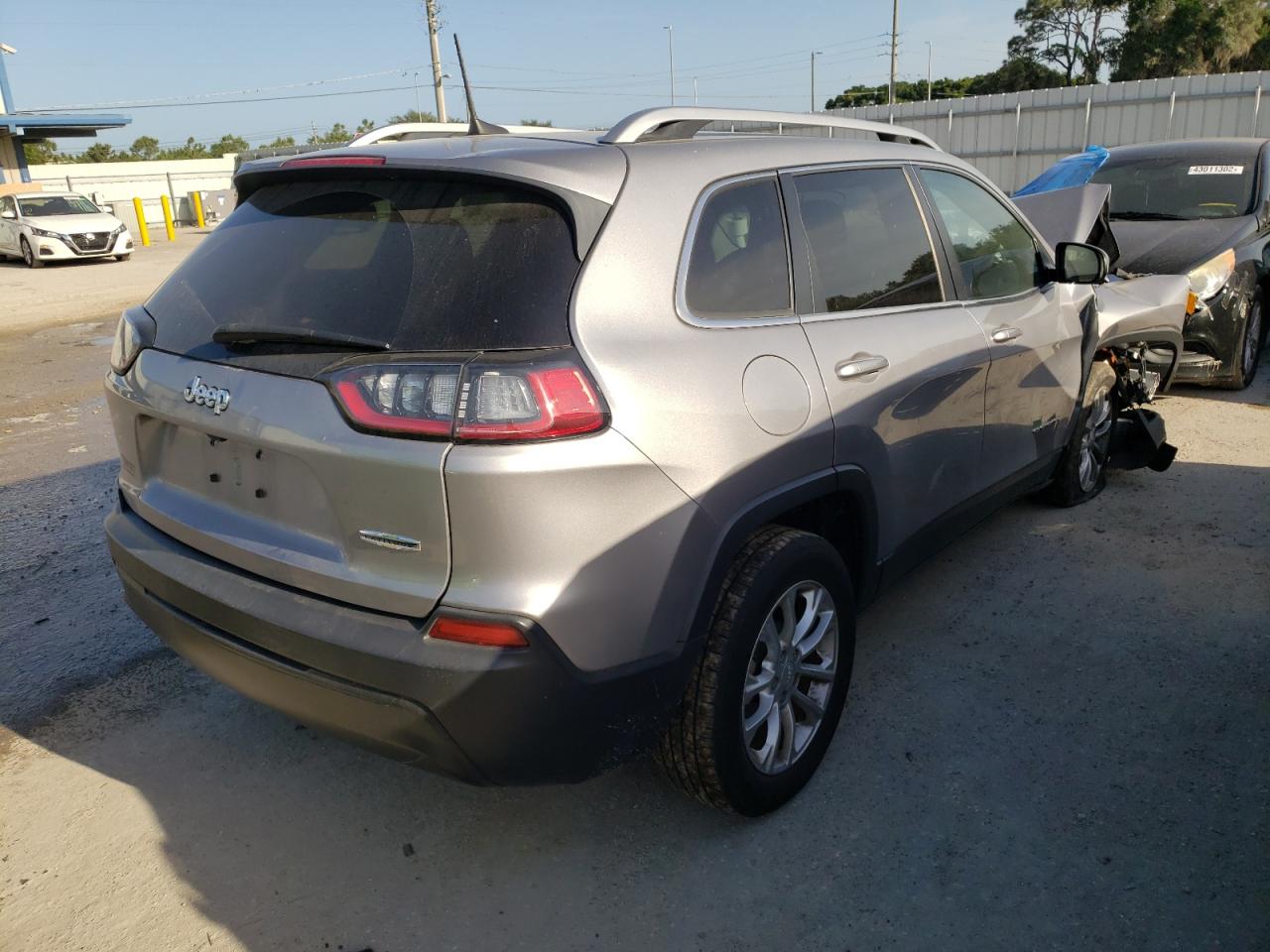 Photo 4 from auction – 2019 JEEP CHEROKEE L with VIN 1C4PJLCB0KD263823