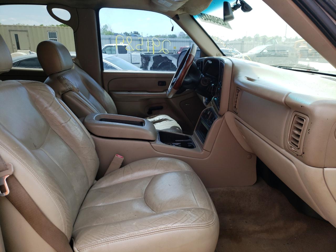 Photo 5 from auction – 2005 GMC YUKON with VIN 1GKEC13V65J106842