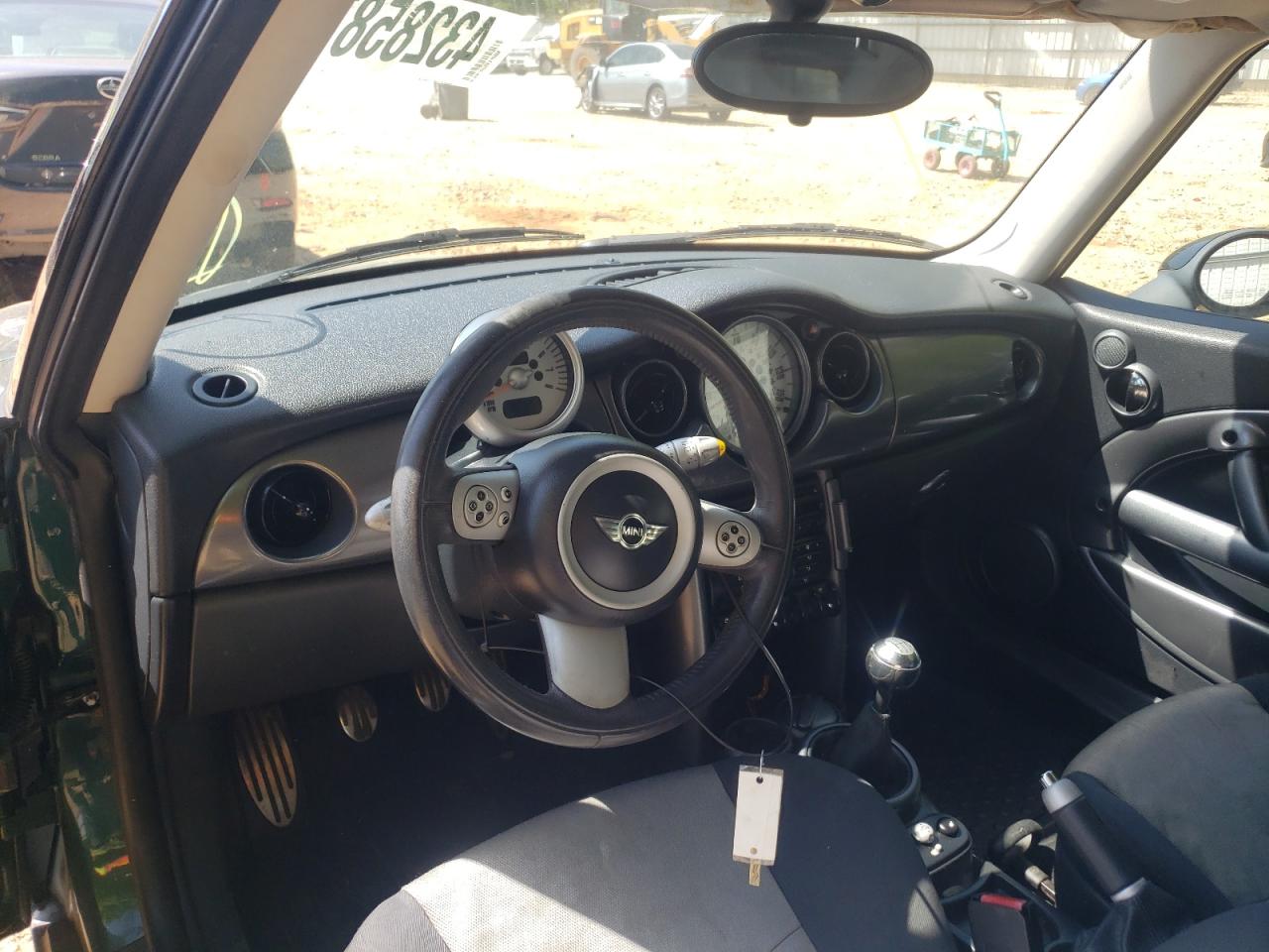 Photo 9 from auction – 2006 MINI COOPER S with VIN WMWRE33526TN28113
