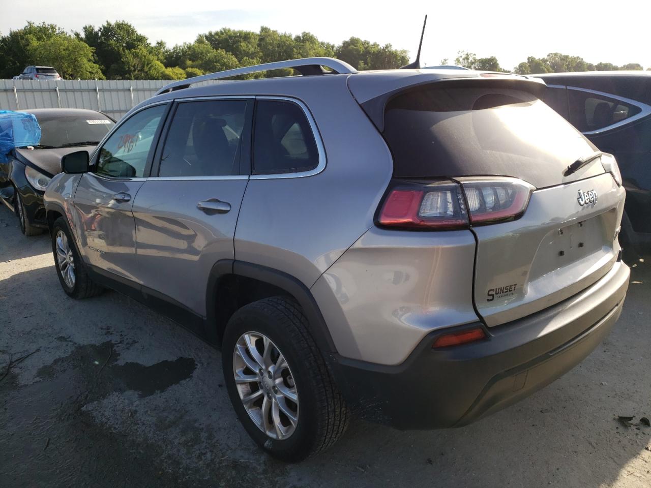 Photo 3 from auction – 2019 JEEP CHEROKEE L with VIN 1C4PJLCB0KD263823