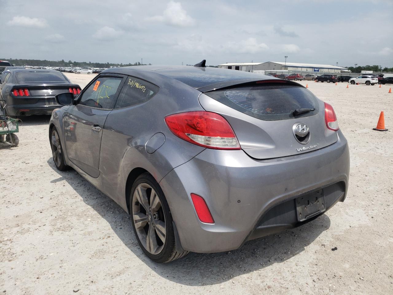 Photo 3 from auction – 2013 HYUNDAI VELOSTER with VIN KMHTC6AD8DU112483