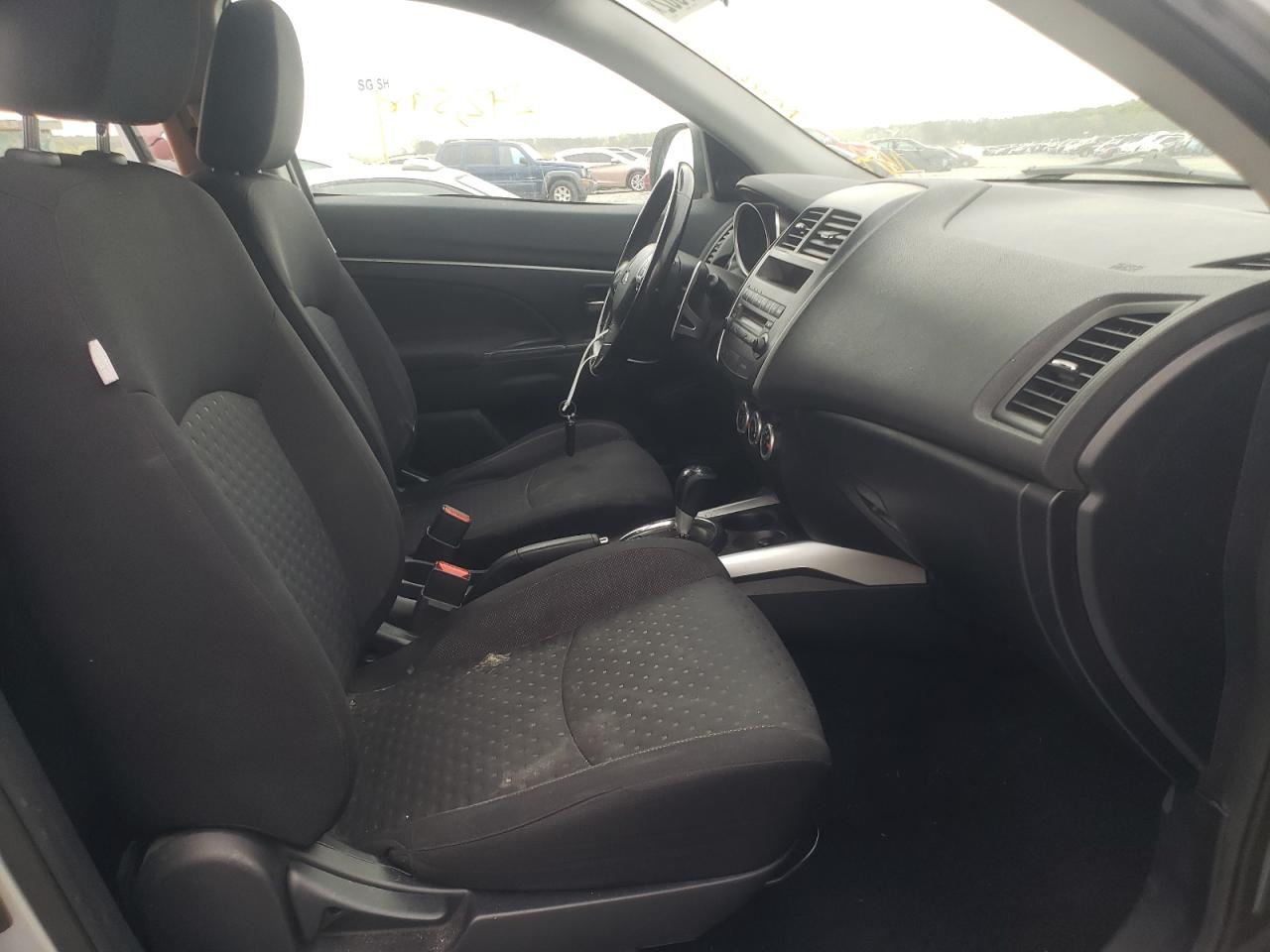 Photo 5 from auction – 2011 MITSUBISHI OUTLANDER with VIN JA4AP4AU8BZ010213
