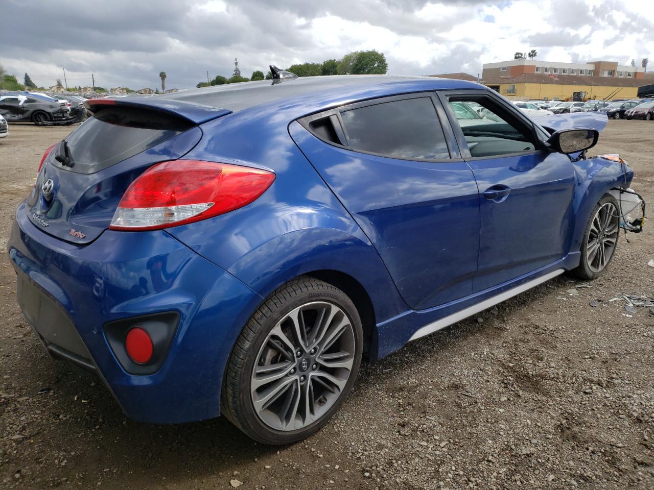 Photo 4 from auction – 2017 HYUNDAI VELOSTER T with VIN KMHTC6AE6HU314110