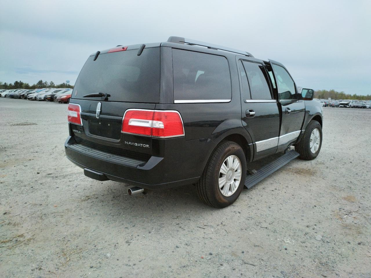 Photo 4 from auction – 2014 LINCOLN NAVIGATOR with VIN 5LMJJ2J59EEL07807