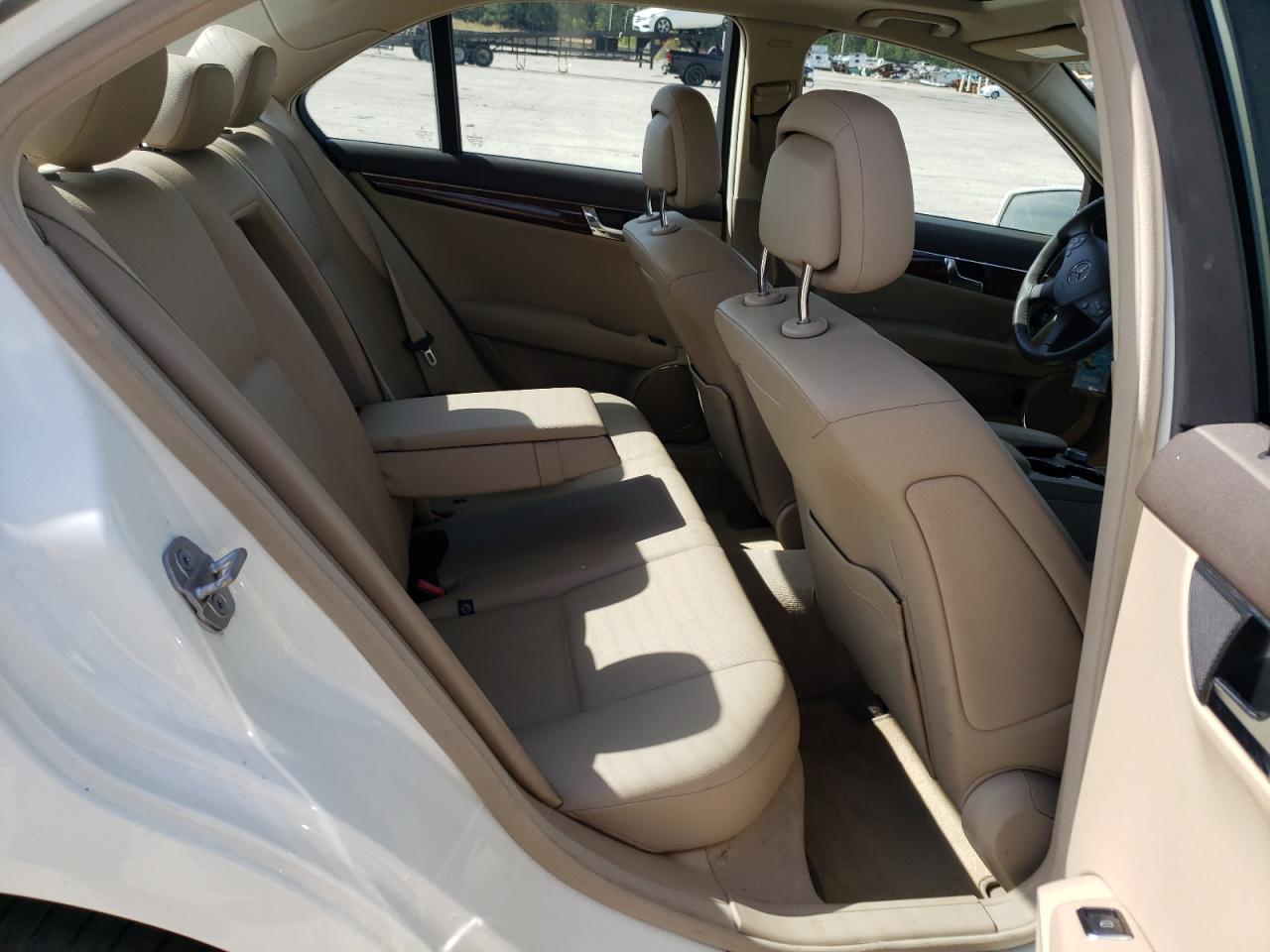 Photo 6 from auction – 2011 MERCEDES-BENZ C 300 with VIN WDDGF5EB2BR159787