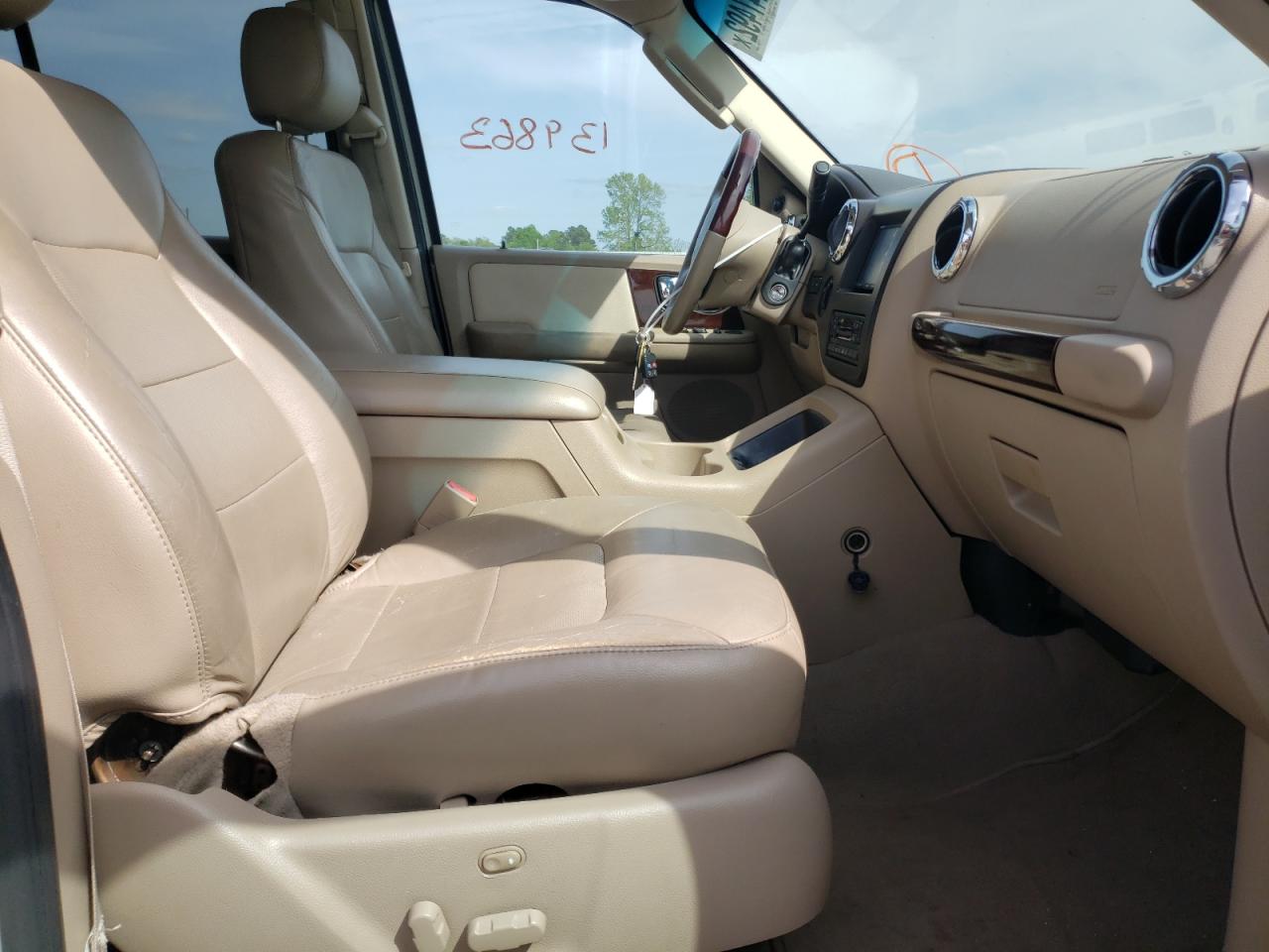 Photo 5 from auction – 2006 FORD EXPEDITION with VIN 1FMFU20556LA69047