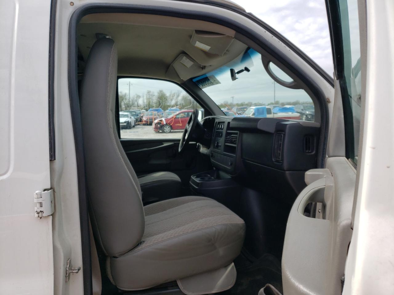 Photo 5 from auction – 2012 CHEVROLET EXPRESS G1 with VIN 1GCSGAFX0C1132396