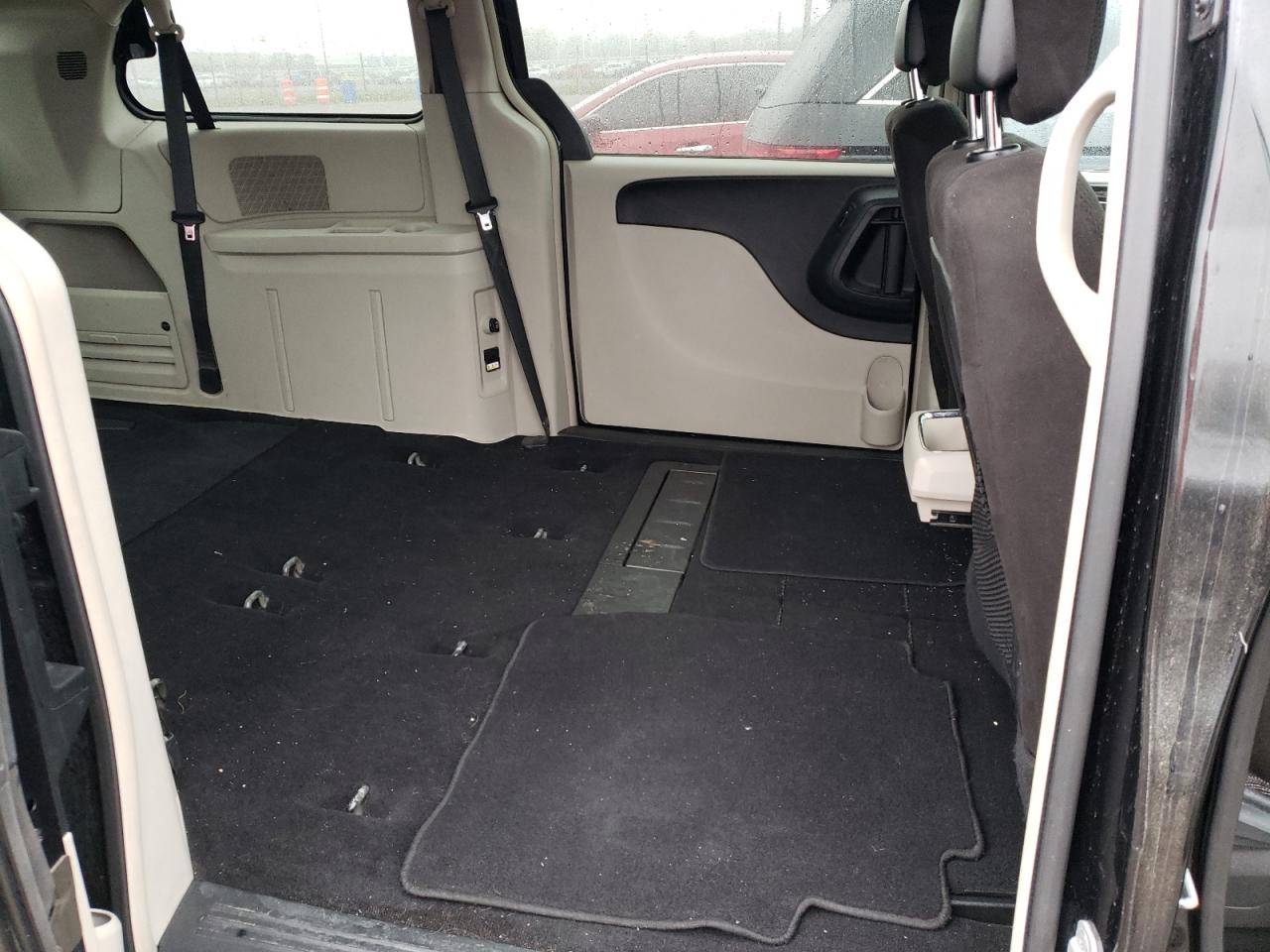 Photo 6 from auction – 2012 CHRYSLER TOWN & COU with VIN 2C4RC1BG3CR181233