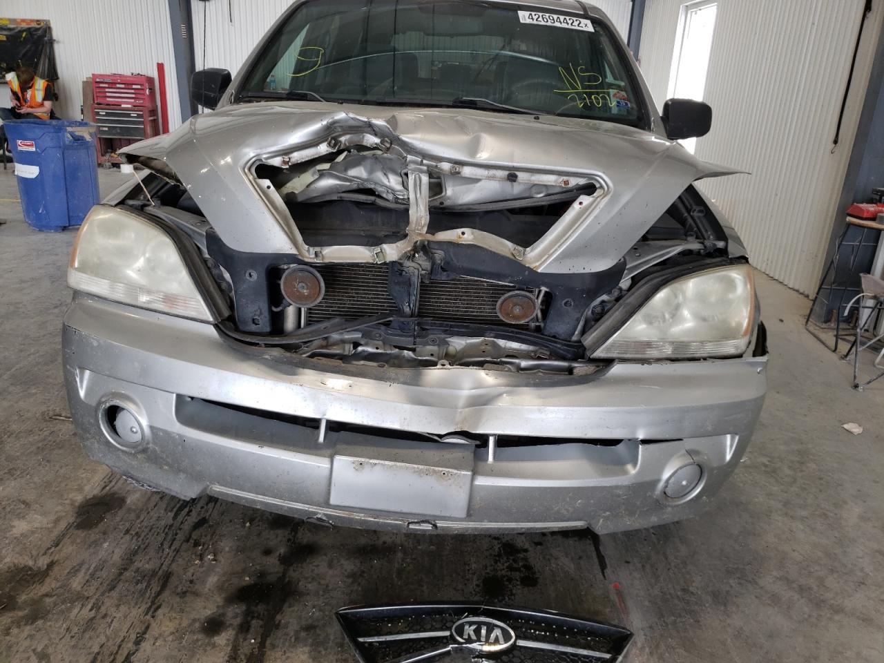 Photo 9 from auction – 2003 KIA SORENTO EX with VIN KNDJC733235092102