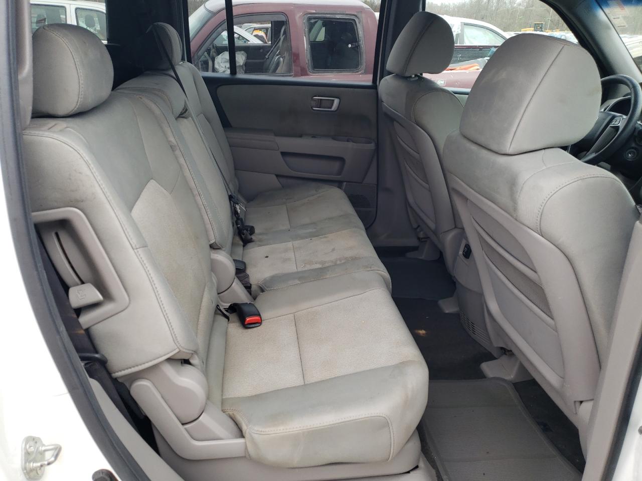 Photo 6 from auction – 2011 HONDA PILOT LX with VIN 5FNYF4H28BB001352