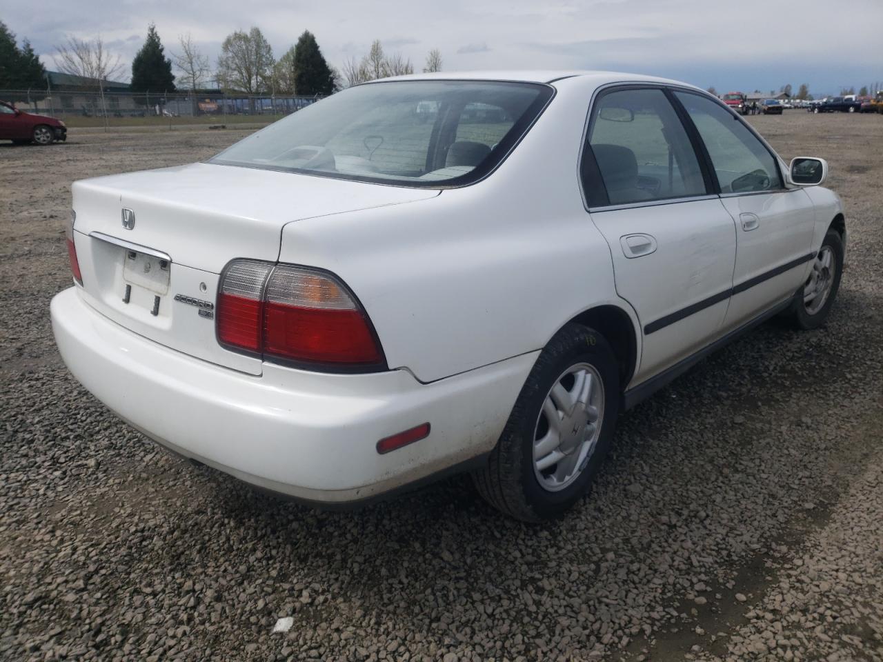 Photo 4 from auction – 1996 HONDA ACCORD LX with VIN 1HGCD563XTA201145