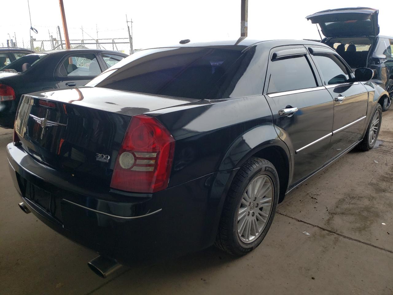 Photo 4 from auction – 2010 CHRYSLER 300 TOURIN with VIN 2C3CA5CV1AH275828