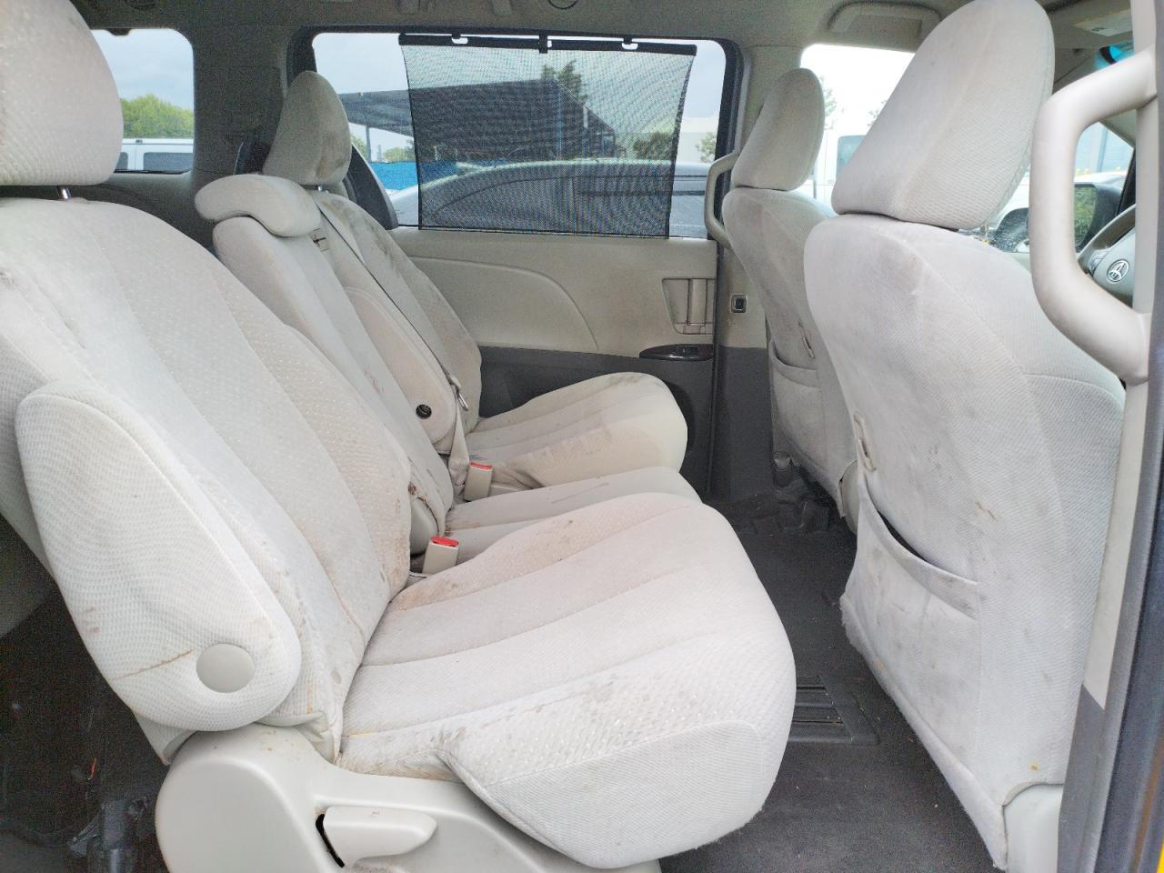 Photo 6 from auction – 2011 TOYOTA SIENNA LE with VIN 5TDKK3DC6BS017703