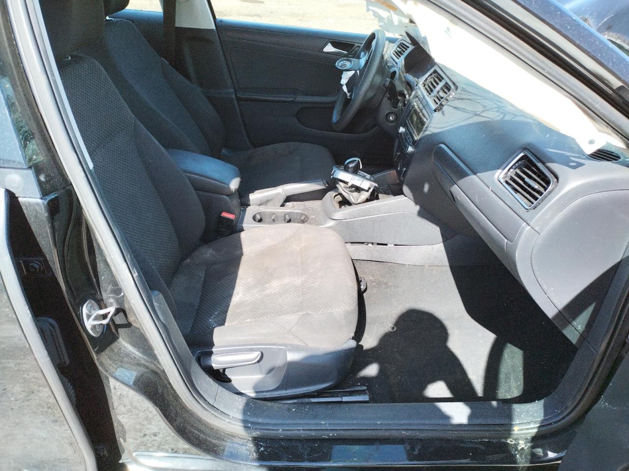 Photo 5 from auction – 2014 VOLKSWAGEN JETTA BASE with VIN 3VW2K7AJXEM369971
