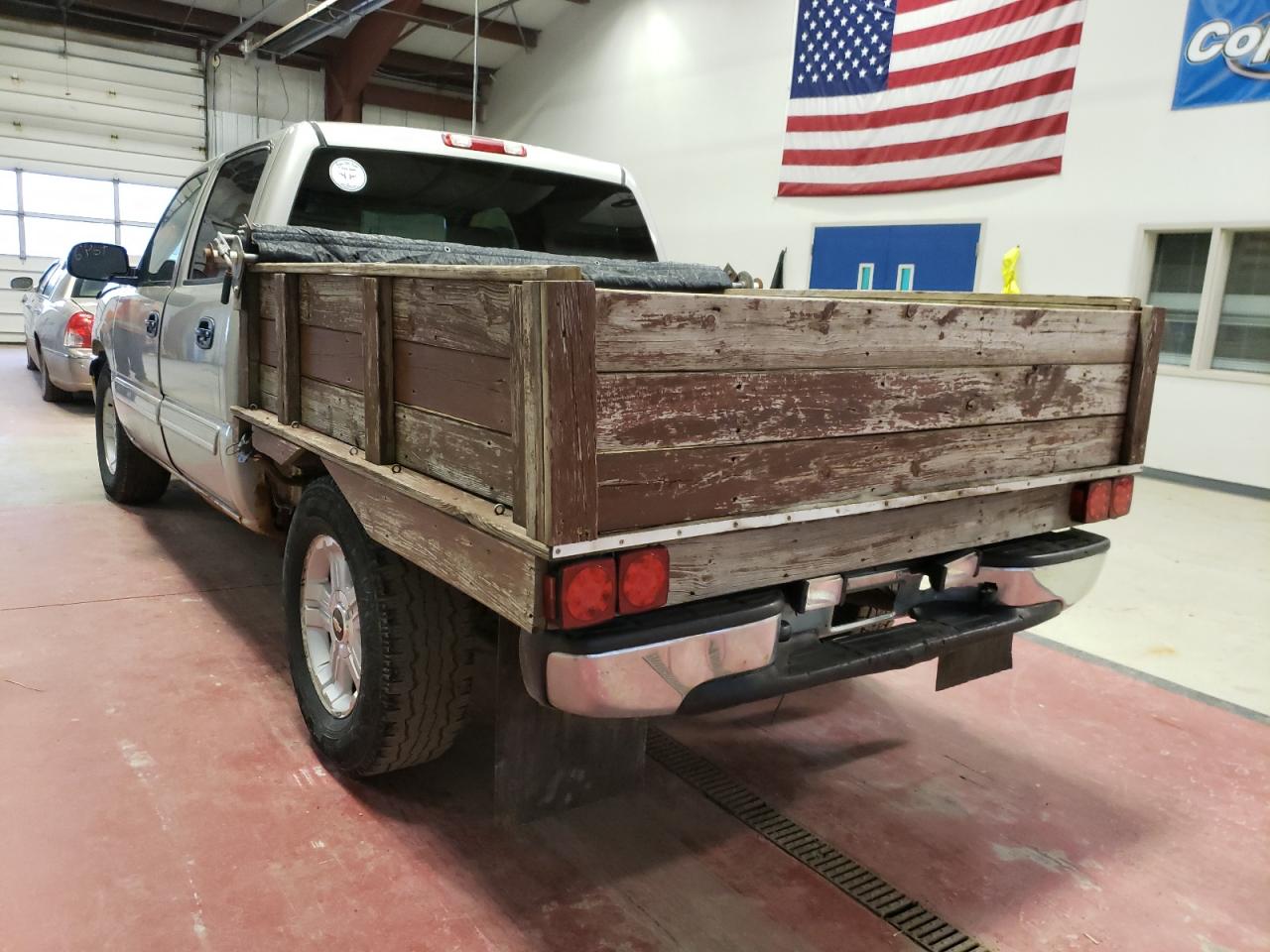 Photo 3 from auction – 2004 CHEVROLET SILVERADO with VIN 2GCEK13T241394624