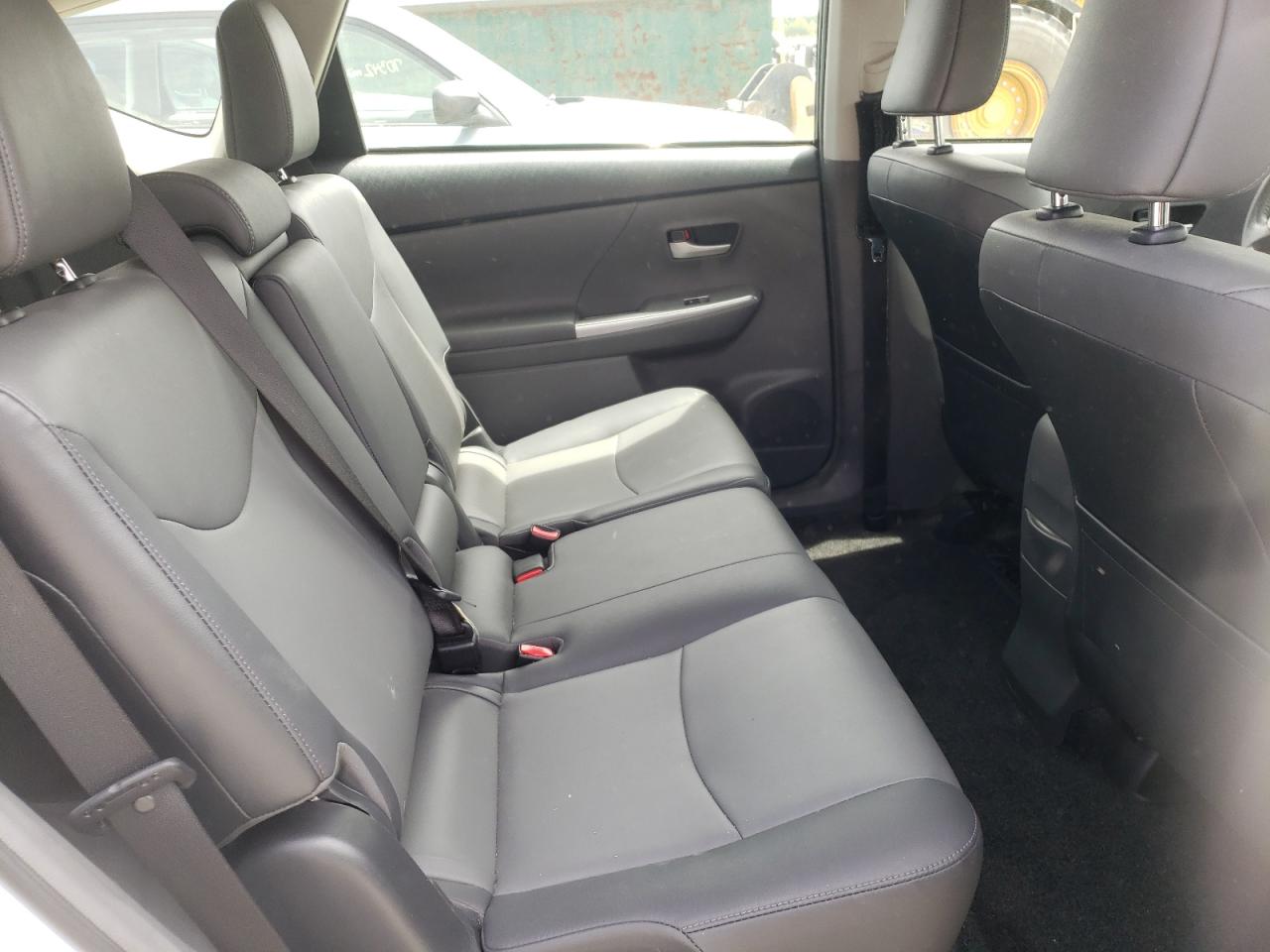 Photo 6 from auction – 2013 TOYOTA PRIUS V with VIN JTDZN3EU3D3283018