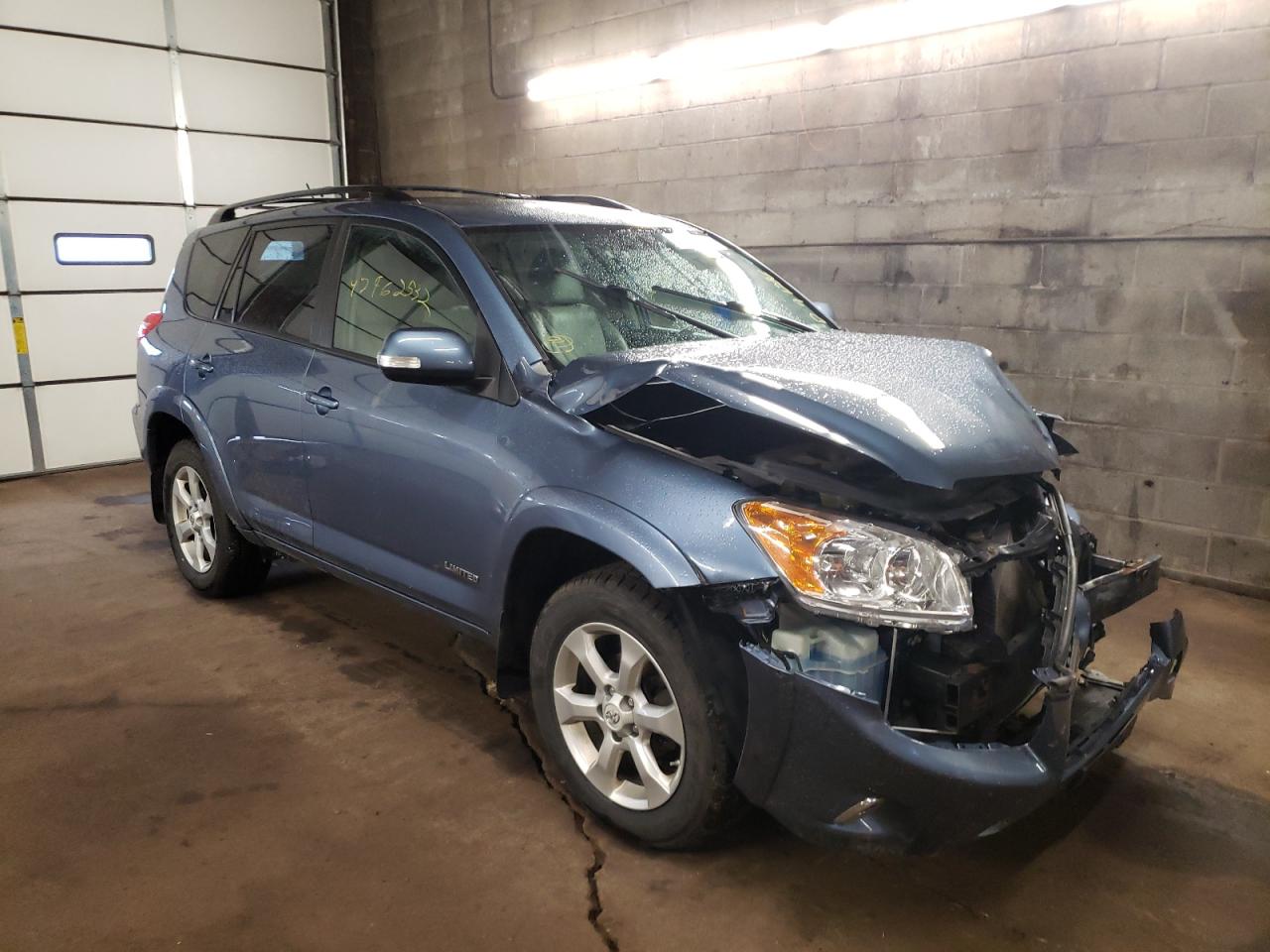 TOYOTA RAV4 LIMIT 2012 with VIN 2T3DF4DV9CW185260 - Photo from auction