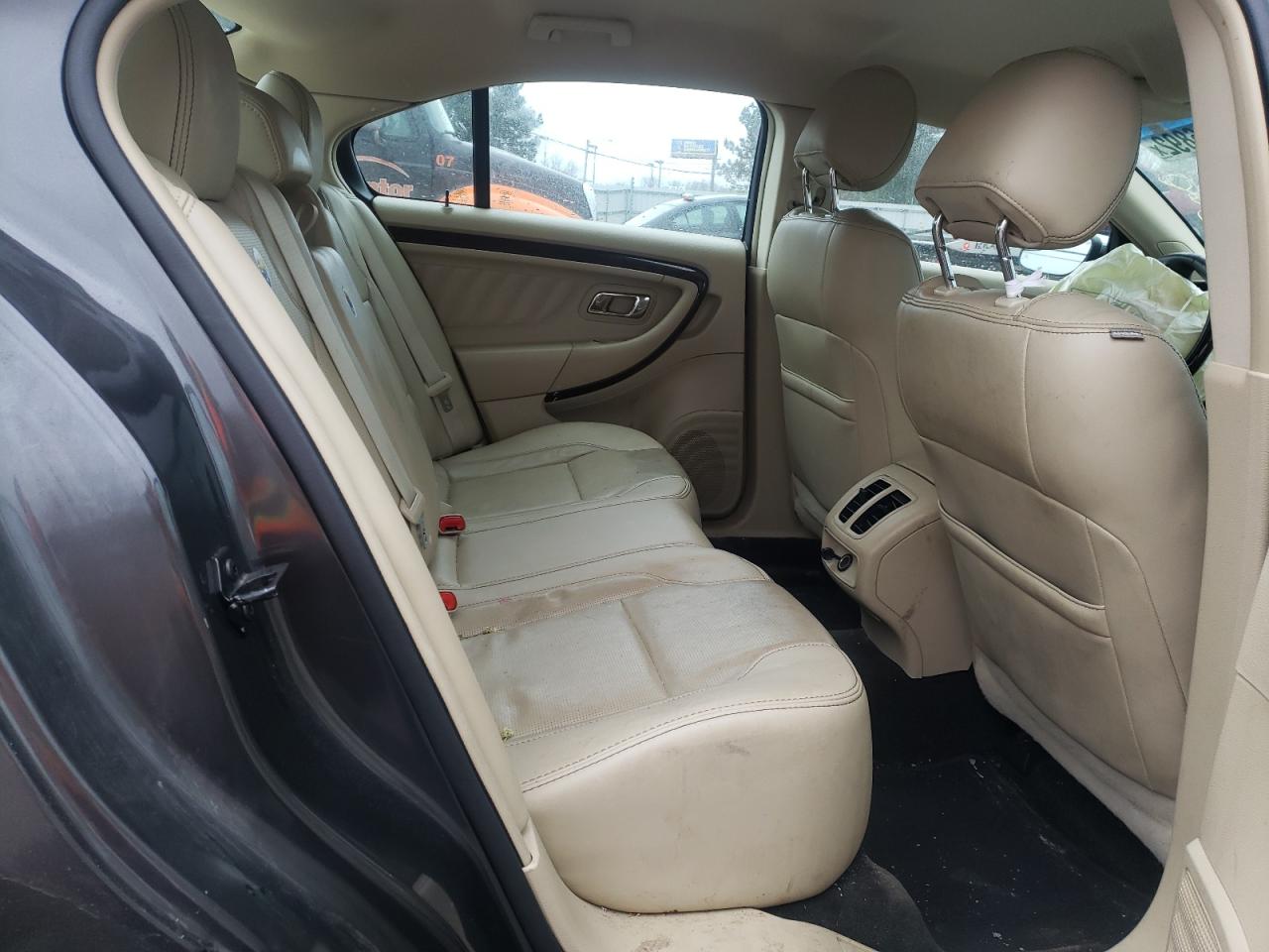Photo 6 from auction – 2015 FORD TAURUS LIM with VIN 1FAHP2F89FG129514