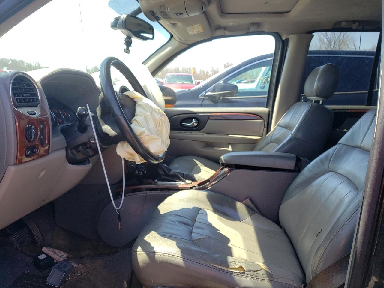 Photo 5 from auction – 2004 GMC ENVOY with VIN 1GKDT13S742350610