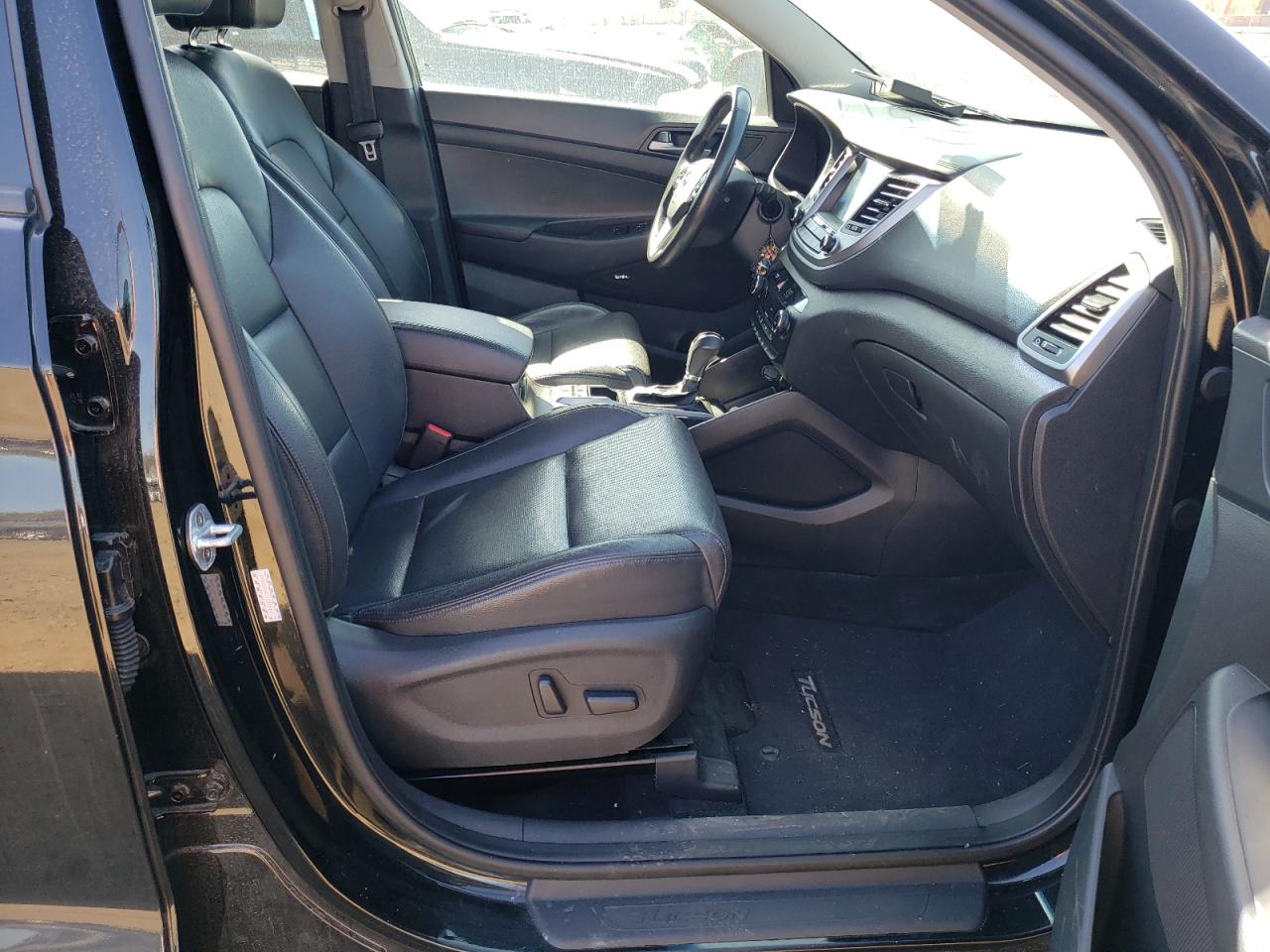 Photo 5 from auction – 2017 HYUNDAI TUCSON LIM with VIN KM8J3CA41HU546661
