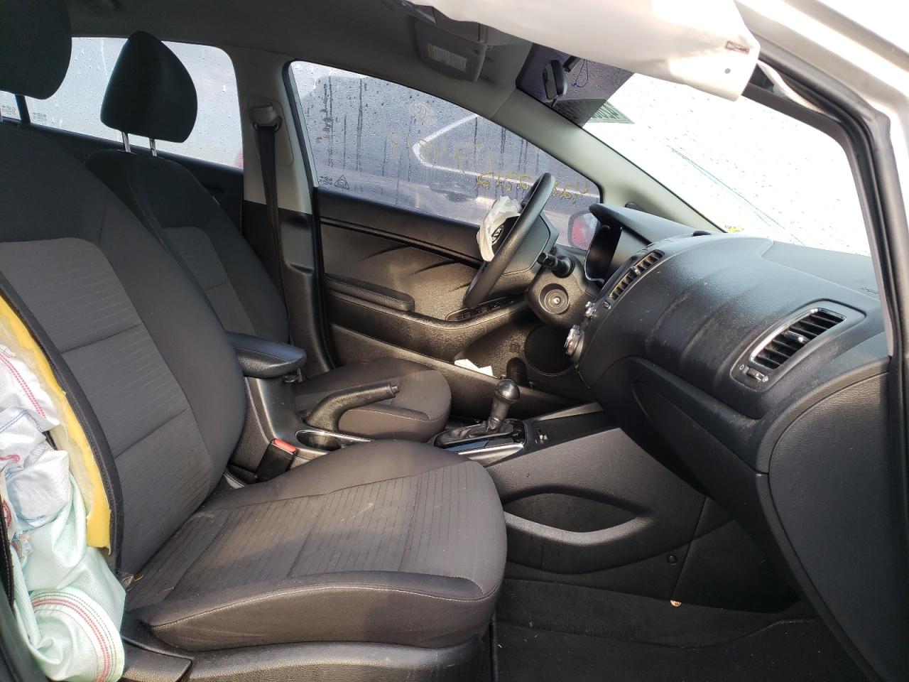 Photo 5 from auction – 2018 KIA FORTE LX with VIN 3KPFL4A71JE174818