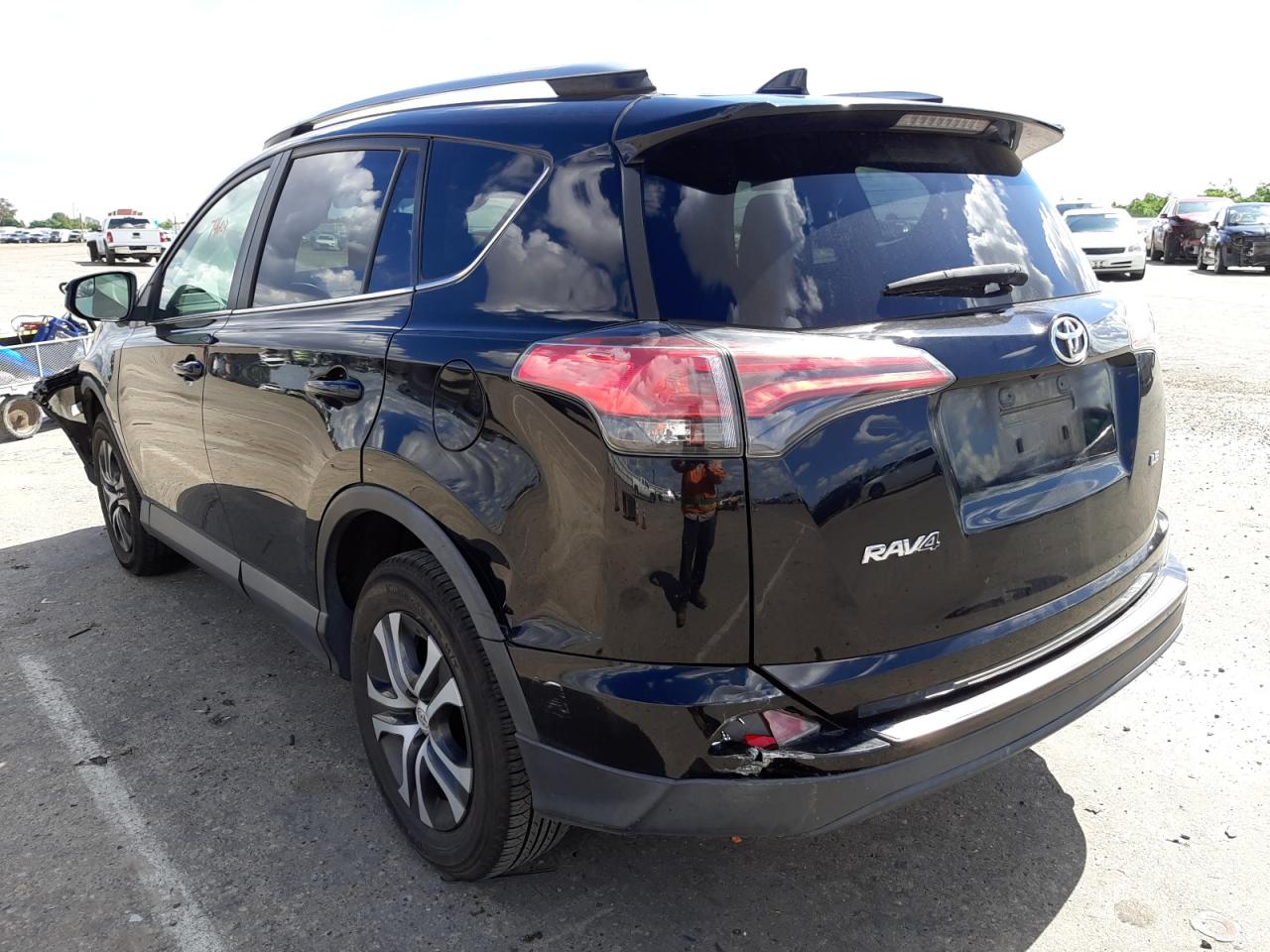 Photo 3 from auction – 2017 TOYOTA RAV4 LE with VIN 2T3ZFREV5HW368132
