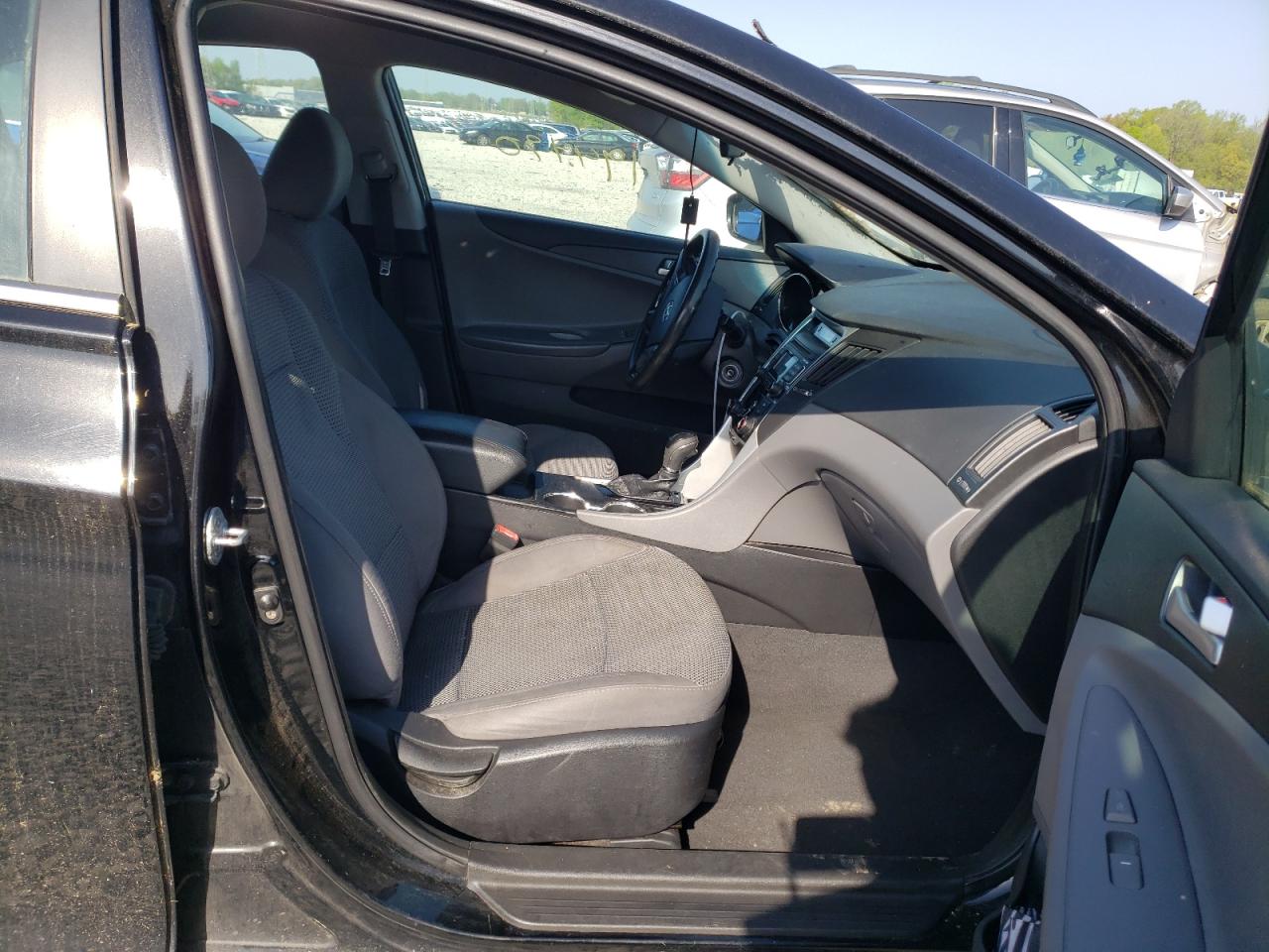 Photo 5 from auction – 2011 HYUNDAI SONATA with VIN 5NPEB4AC5BH006981