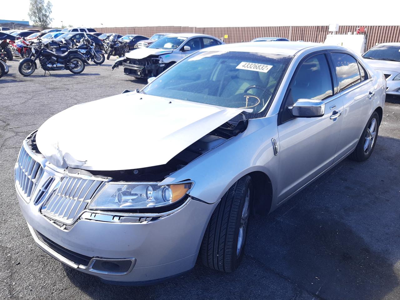 Zdjęcie 2 z aukcji – 2011 LINCOLN MKZ z VIN 3LNHL2GCXBR759243