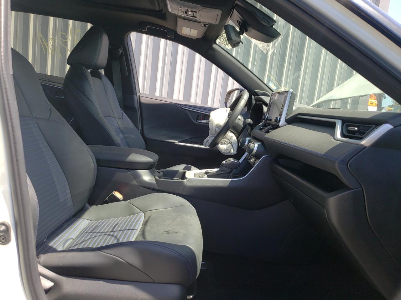 Photo 5 from auction – 2021 TOYOTA RAV4 XSE with VIN 4T3E6RFV4MU048355