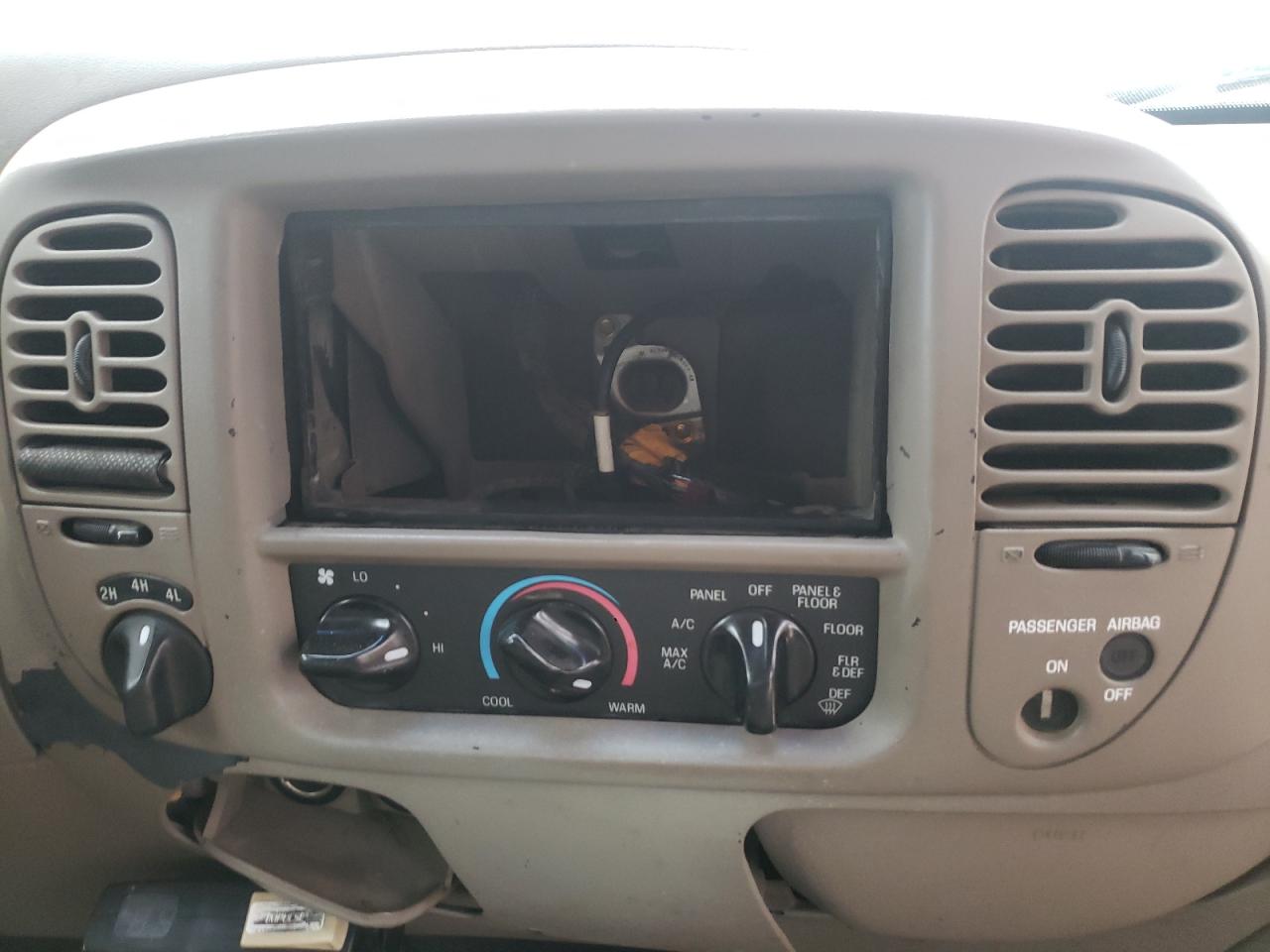 Photo 9 from auction – 2002 FORD F150 with VIN 1FTRX18L72NA76957