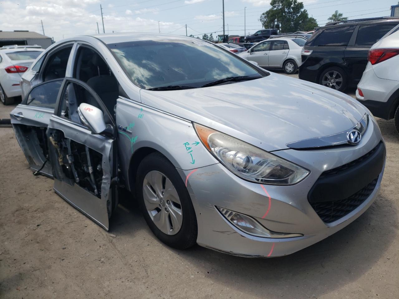 HYUNDAI SONATA HYB 2013 with VIN KMHEC4A45DA071339 - Photo from auction