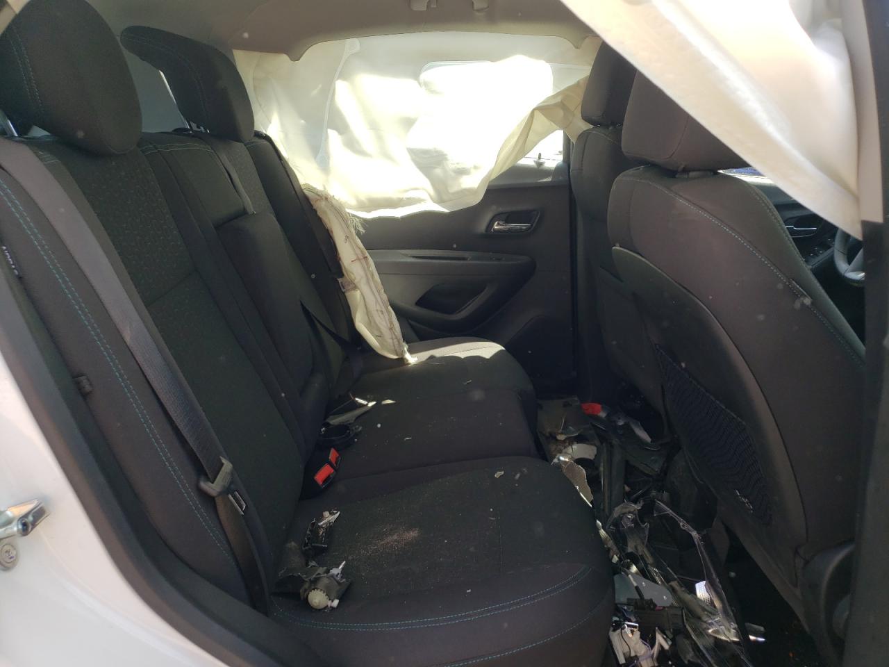 Photo 6 from auction – 2015 CHEVROLET TRAX LS with VIN KL7CJKSB9FB218212