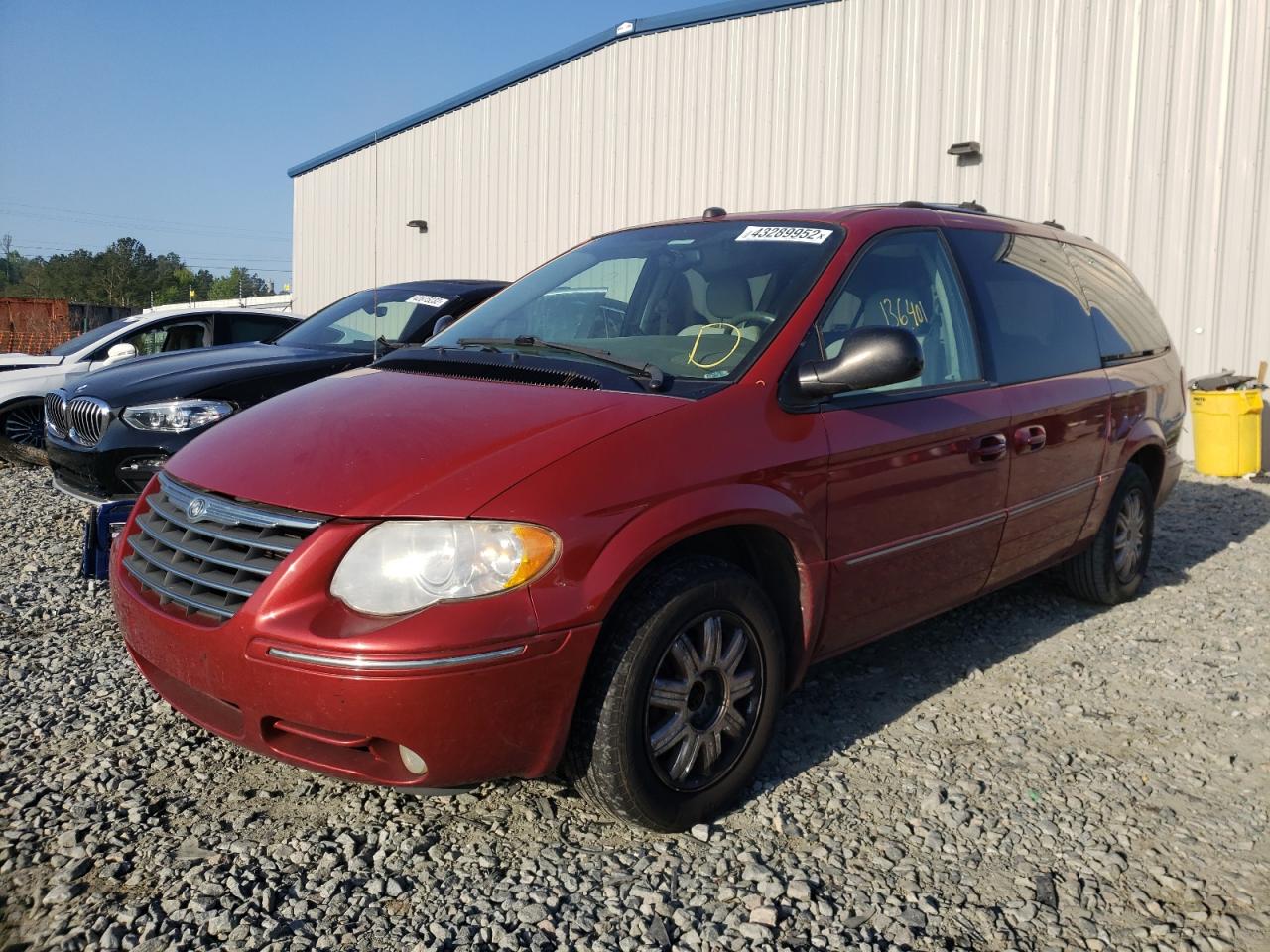 Photo 2 from auction – 2005 CHRYSLER TOWN & COU with VIN 2C8GP64L05R333876
