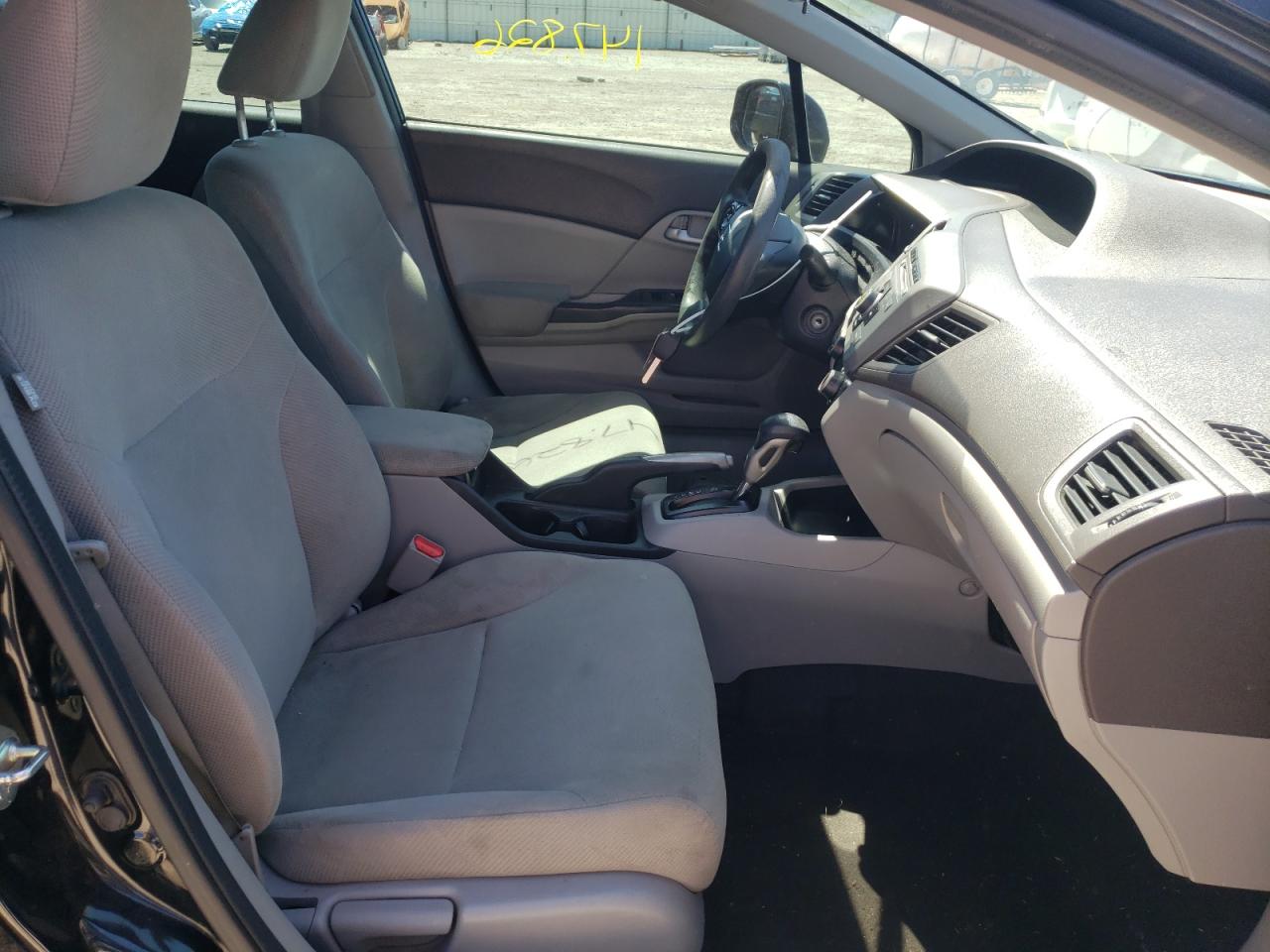 Photo 5 from auction – 2012 HONDA CIVIC LX with VIN 2HGFB2F52CH585121