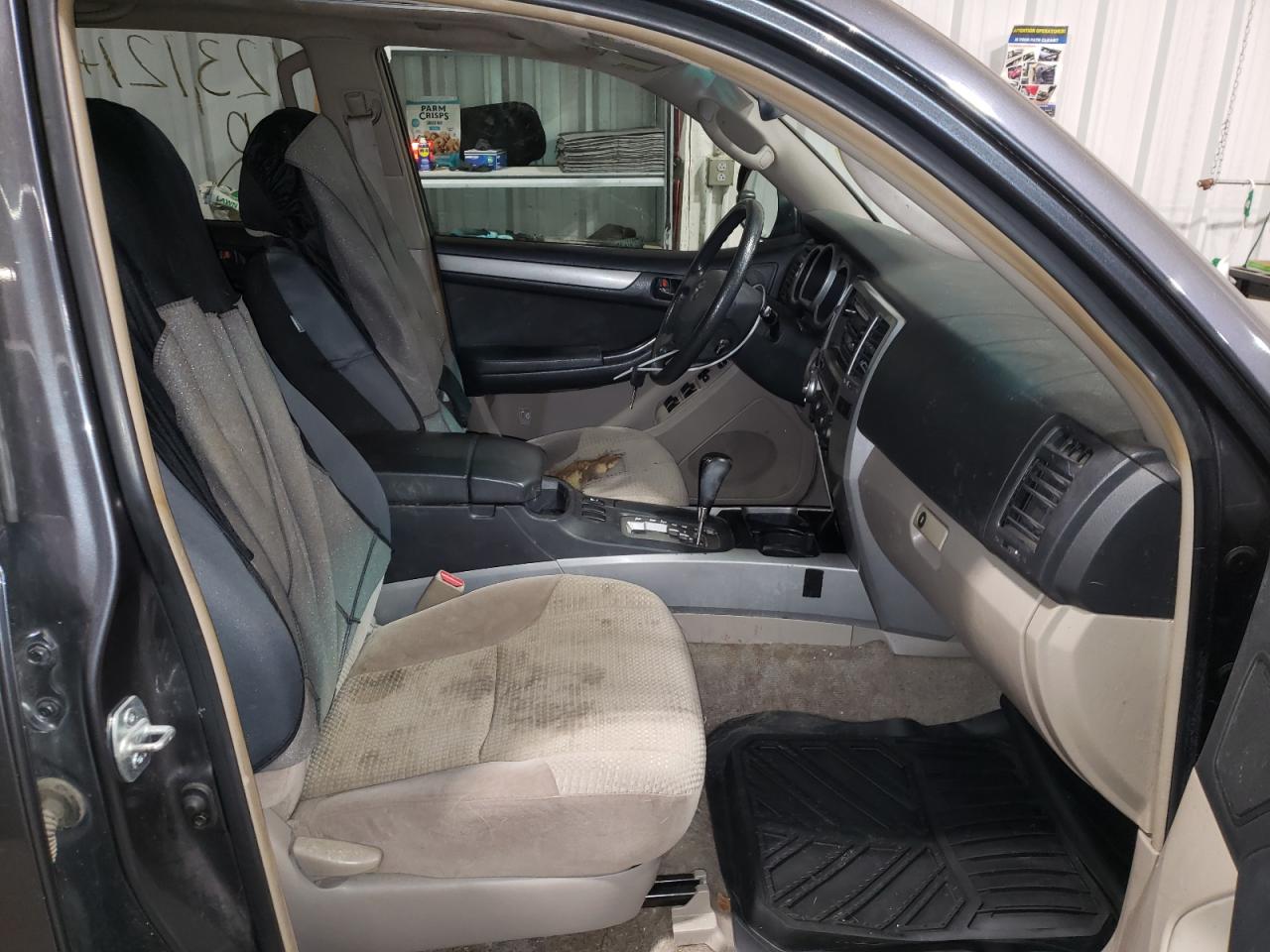 Photo 5 from auction – 2005 TOYOTA 4RUNNER SR with VIN JTEBU14R858044067