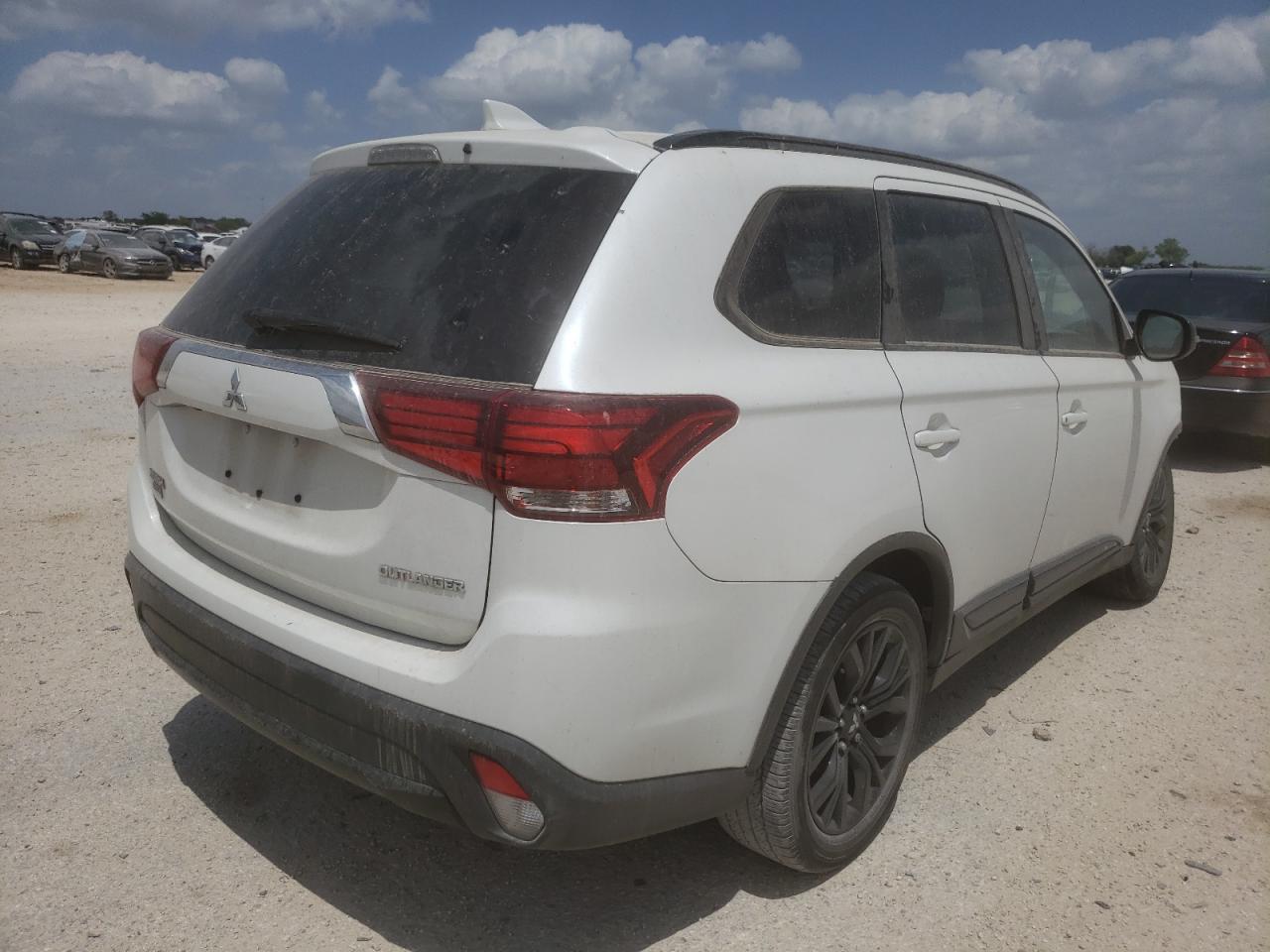 Photo 4 from auction – 2018 MITSUBISHI OUTLANDER with VIN JA4AD3A37JZ047004