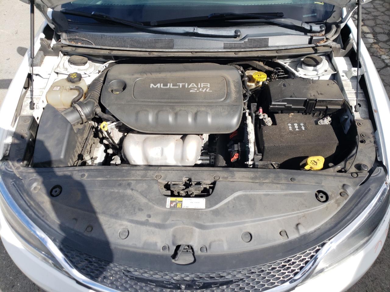 Photo 7 from auction – 2015 CHRYSLER 200 LIMITE with VIN 1C3CCCAB1FN752523