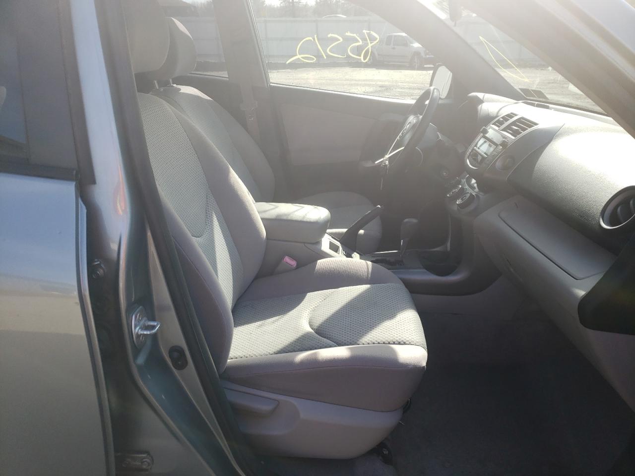 Photo 5 from auction – 2006 TOYOTA RAV4 with VIN JTMBD33V965018708