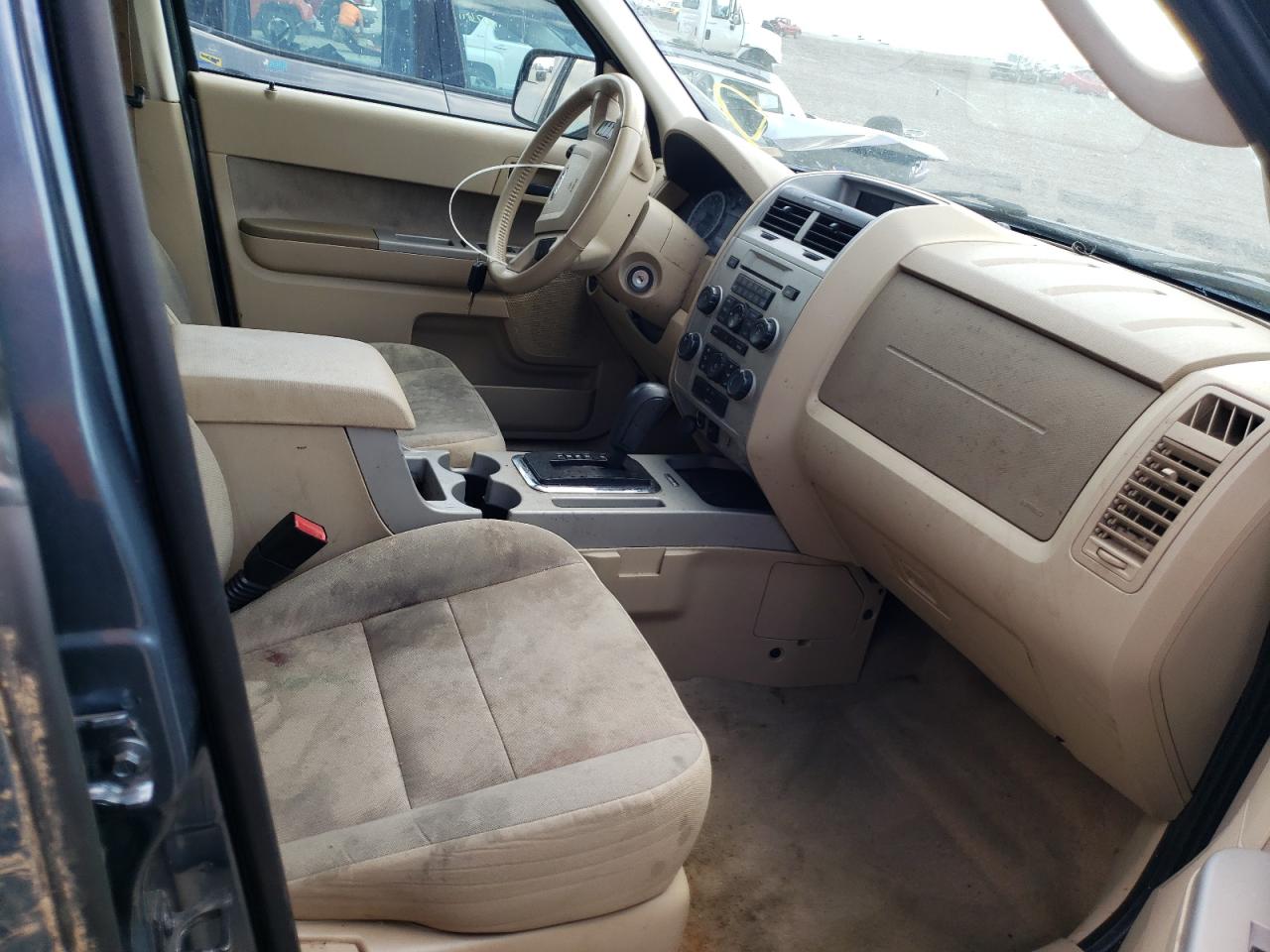 Photo 5 from auction – 2011 FORD ESCAPE with VIN 1FMCU9DGXBKA31546