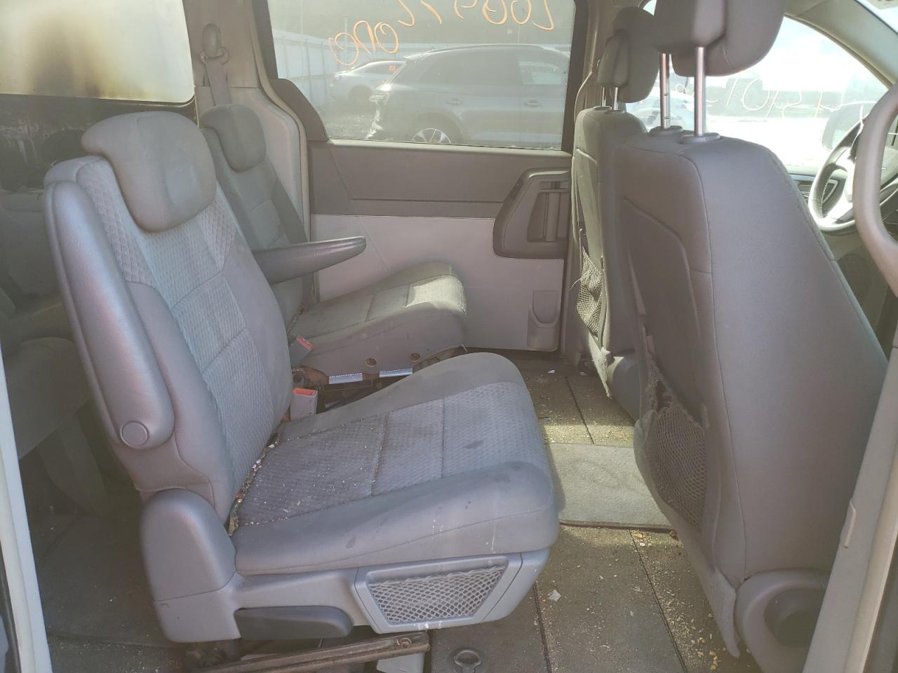 Photo 6 from auction – 2010 CHRYSLER TOWN & COU with VIN 2A4RR5D17AR352507