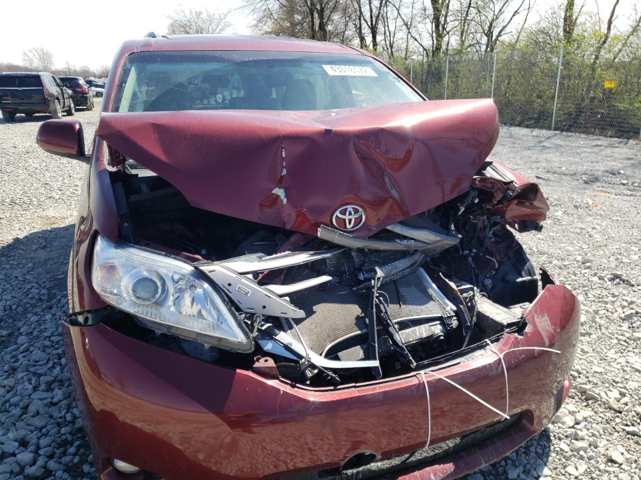 Photo 9 from auction – 2017 TOYOTA SIENNA XLE with VIN 5TDYZ3DC1HS772806
